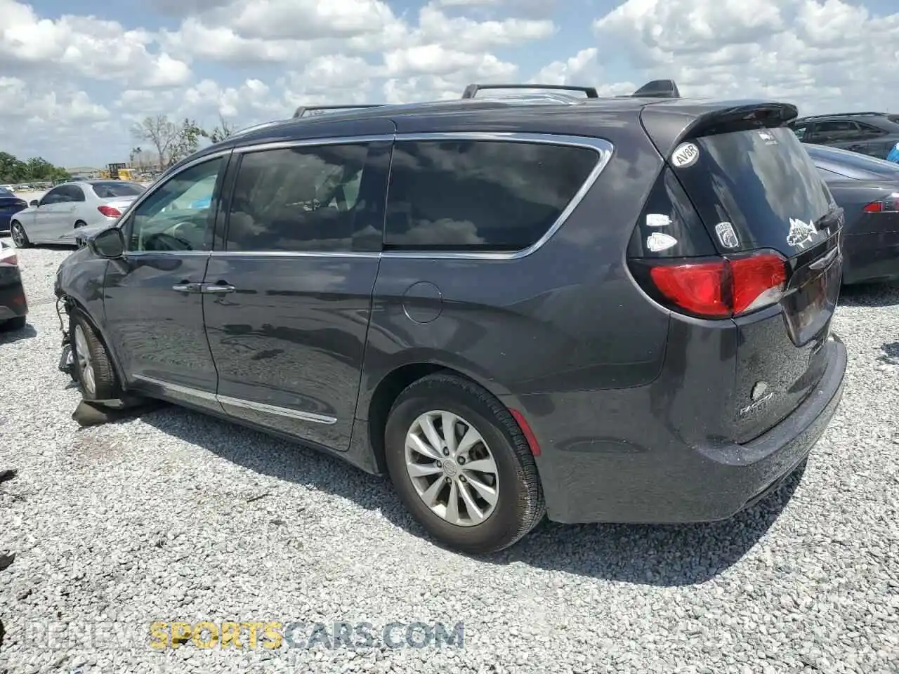 2 Photograph of a damaged car 2C4RC1BGXKR730196 CHRYSLER PACIFICA 2019