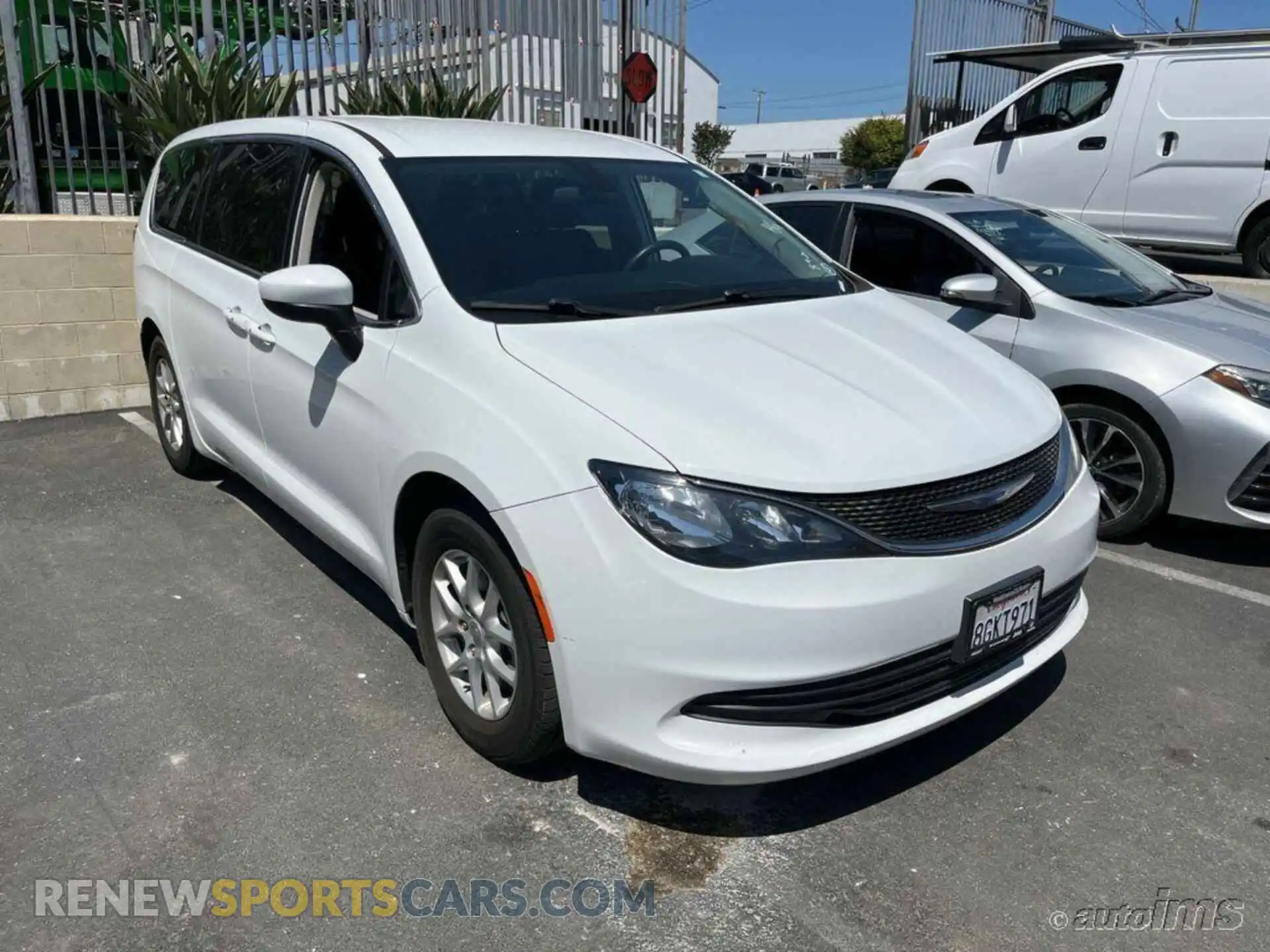 3 Photograph of a damaged car 2C4RC1DG8KR556142 CHRYSLER PACIFICA 2019