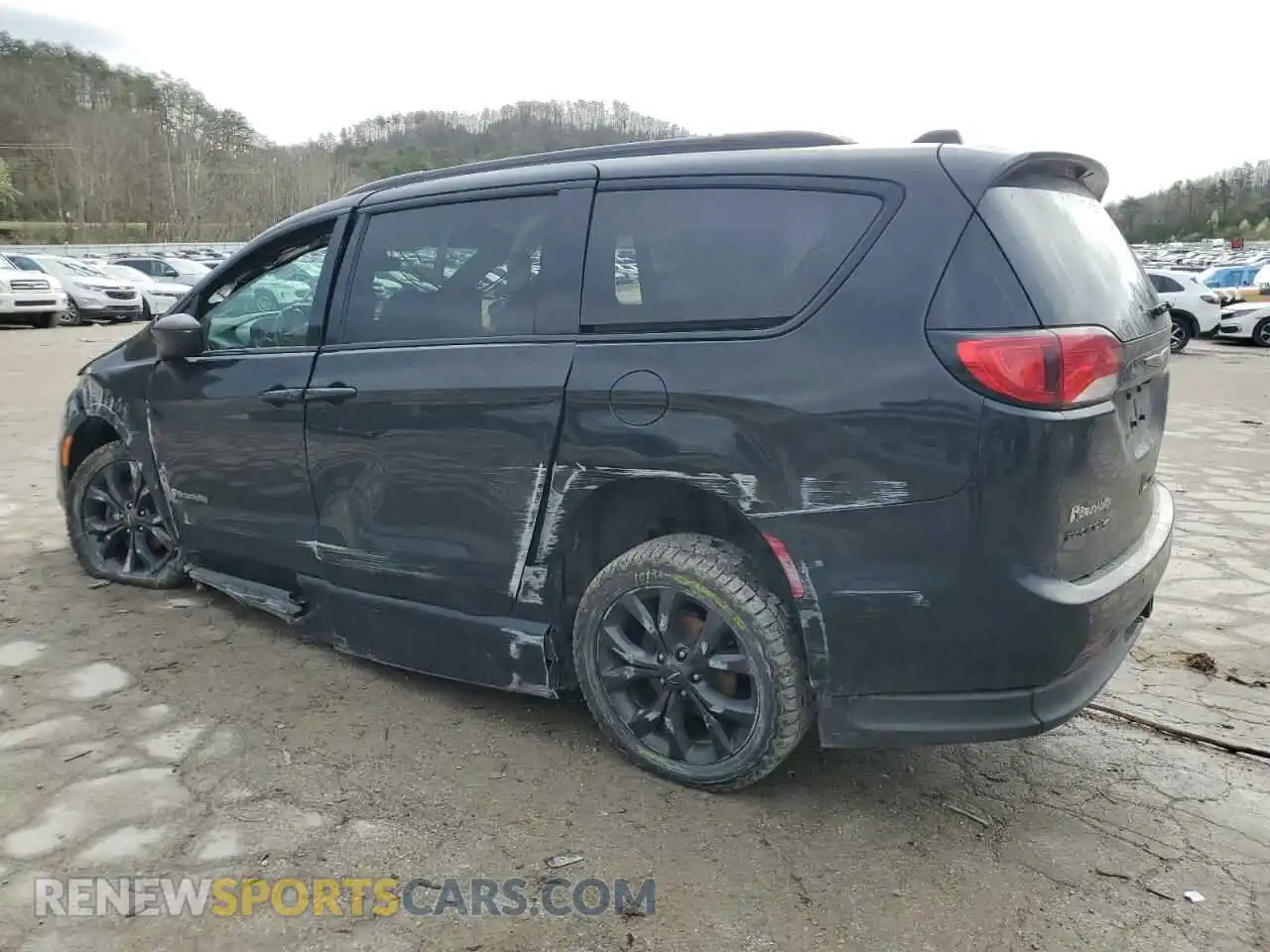 2 Photograph of a damaged car 2C4RC1EG0KR555095 CHRYSLER PACIFICA 2019