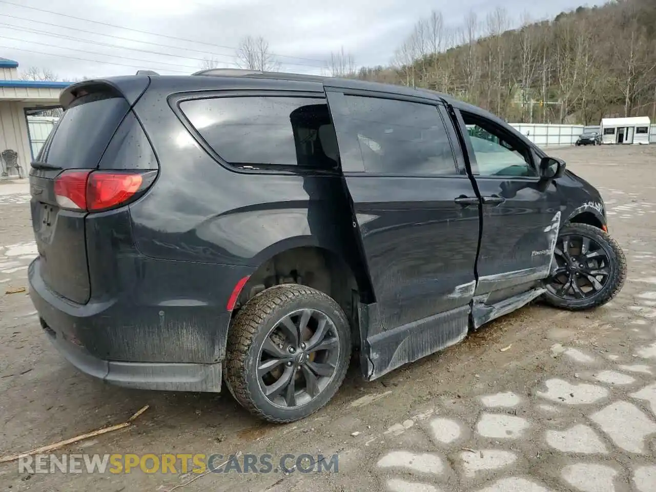 3 Photograph of a damaged car 2C4RC1EG0KR555095 CHRYSLER PACIFICA 2019