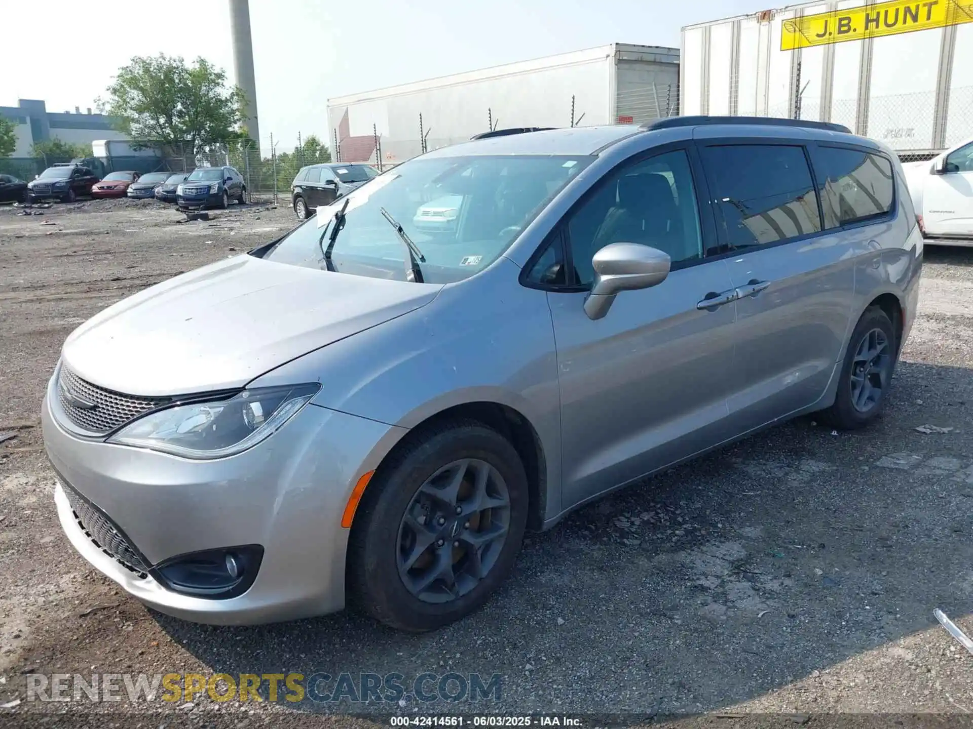 2 fotografías del automóvil dañado 2C4RC1EG2KR704168 CHRYSLER PACIFICA 2019