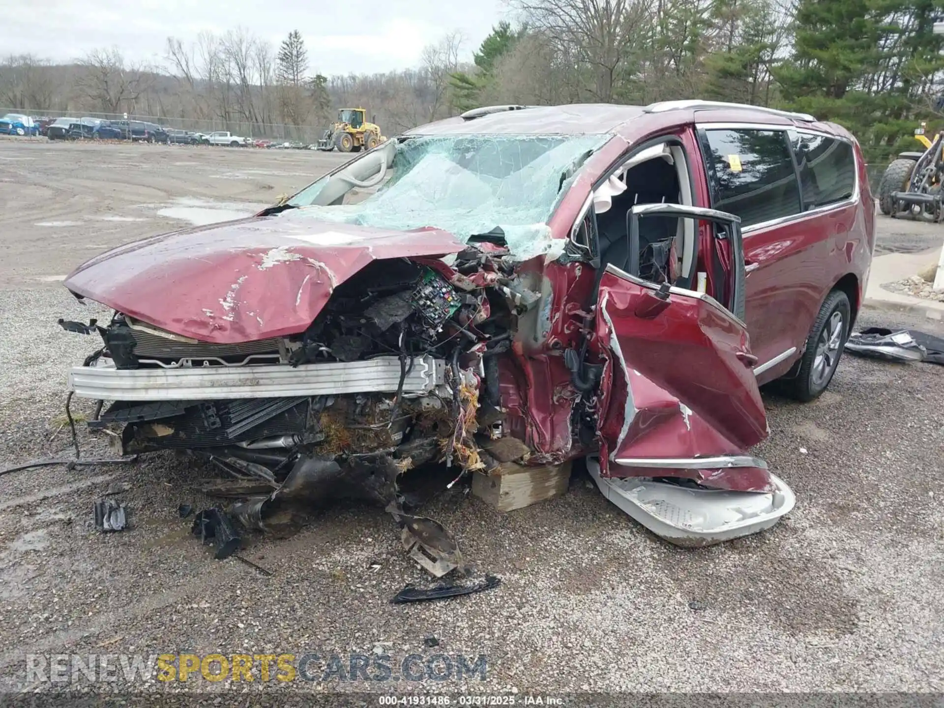 2 Photograph of a damaged car 2C4RC1EG3KR628170 CHRYSLER PACIFICA 2019