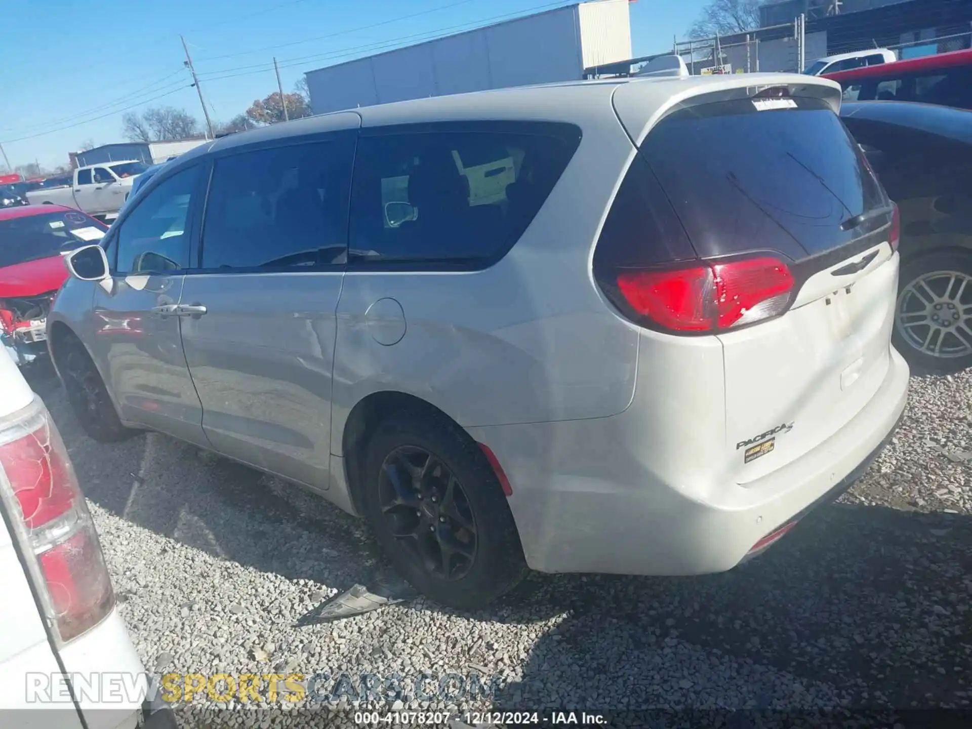 3 fotografías del automóvil dañado 2C4RC1FG2KR610208 CHRYSLER PACIFICA 2019