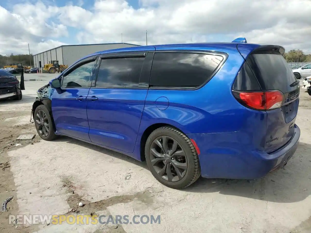 2 Photograph of a damaged car 2C4RC1FG4KR644182 CHRYSLER PACIFICA 2019