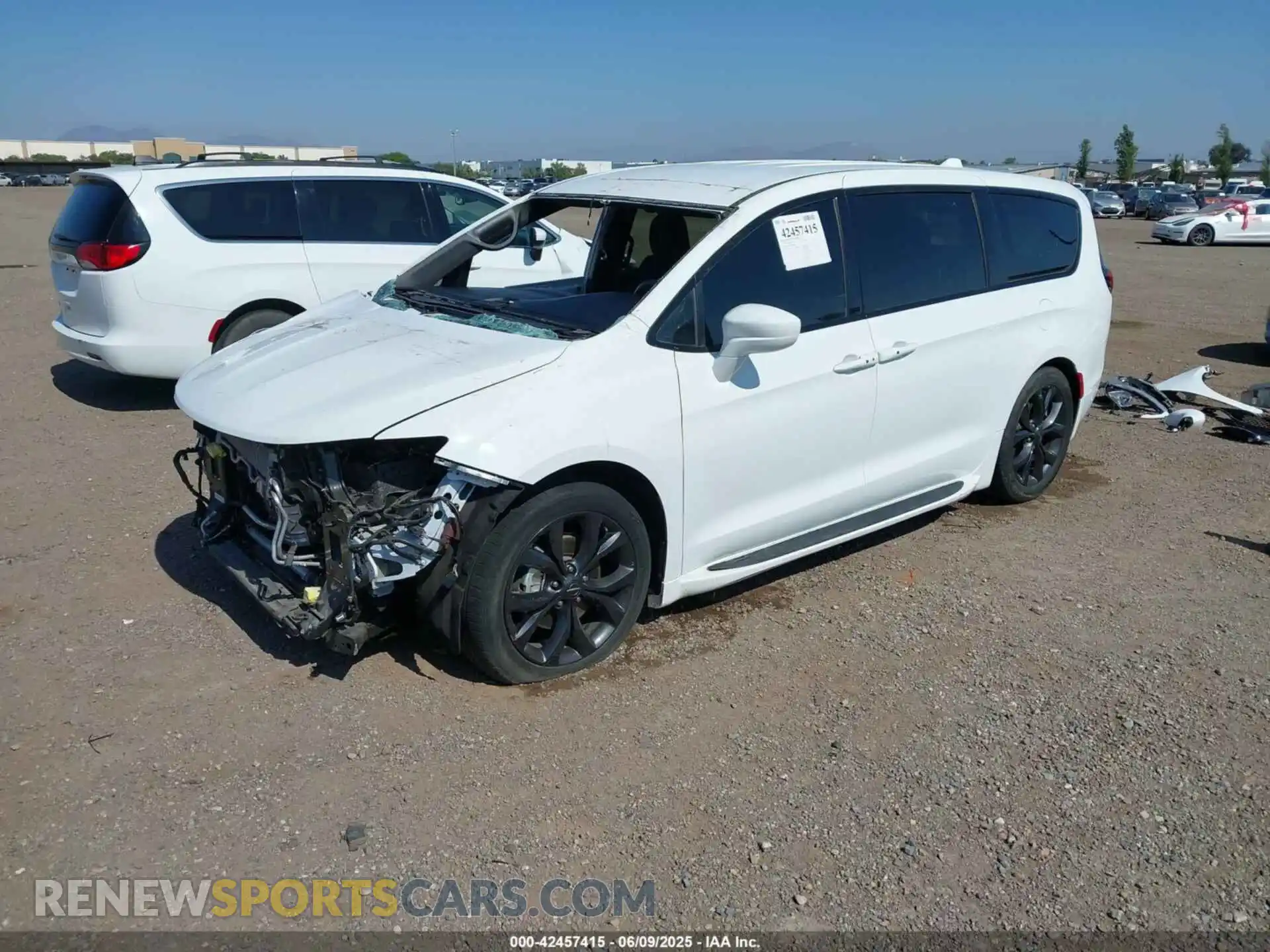 2 fotografías del automóvil dañado 2C4RC1FG4KR738580 CHRYSLER PACIFICA 2019