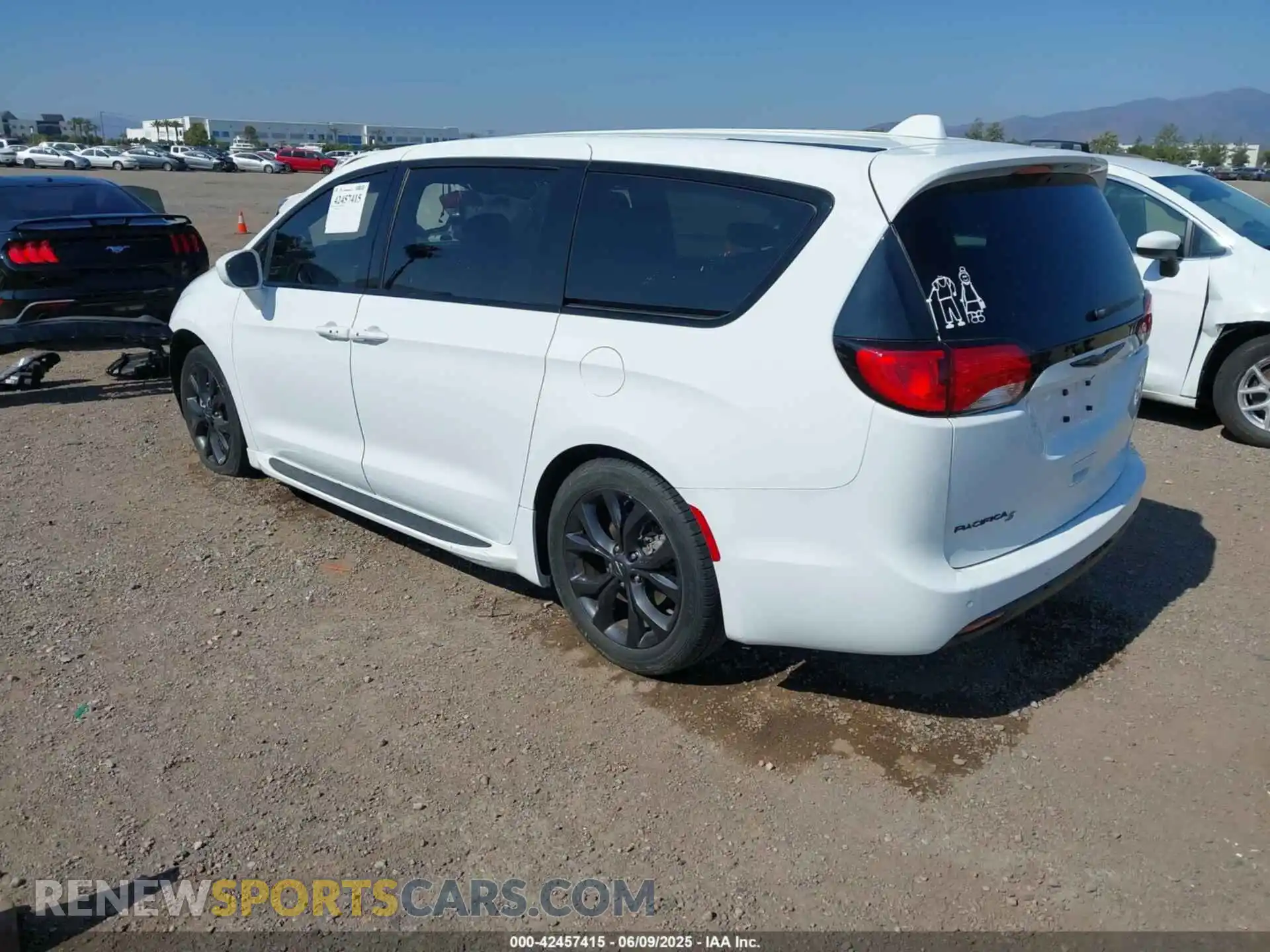 3 fotografías del automóvil dañado 2C4RC1FG4KR738580 CHRYSLER PACIFICA 2019