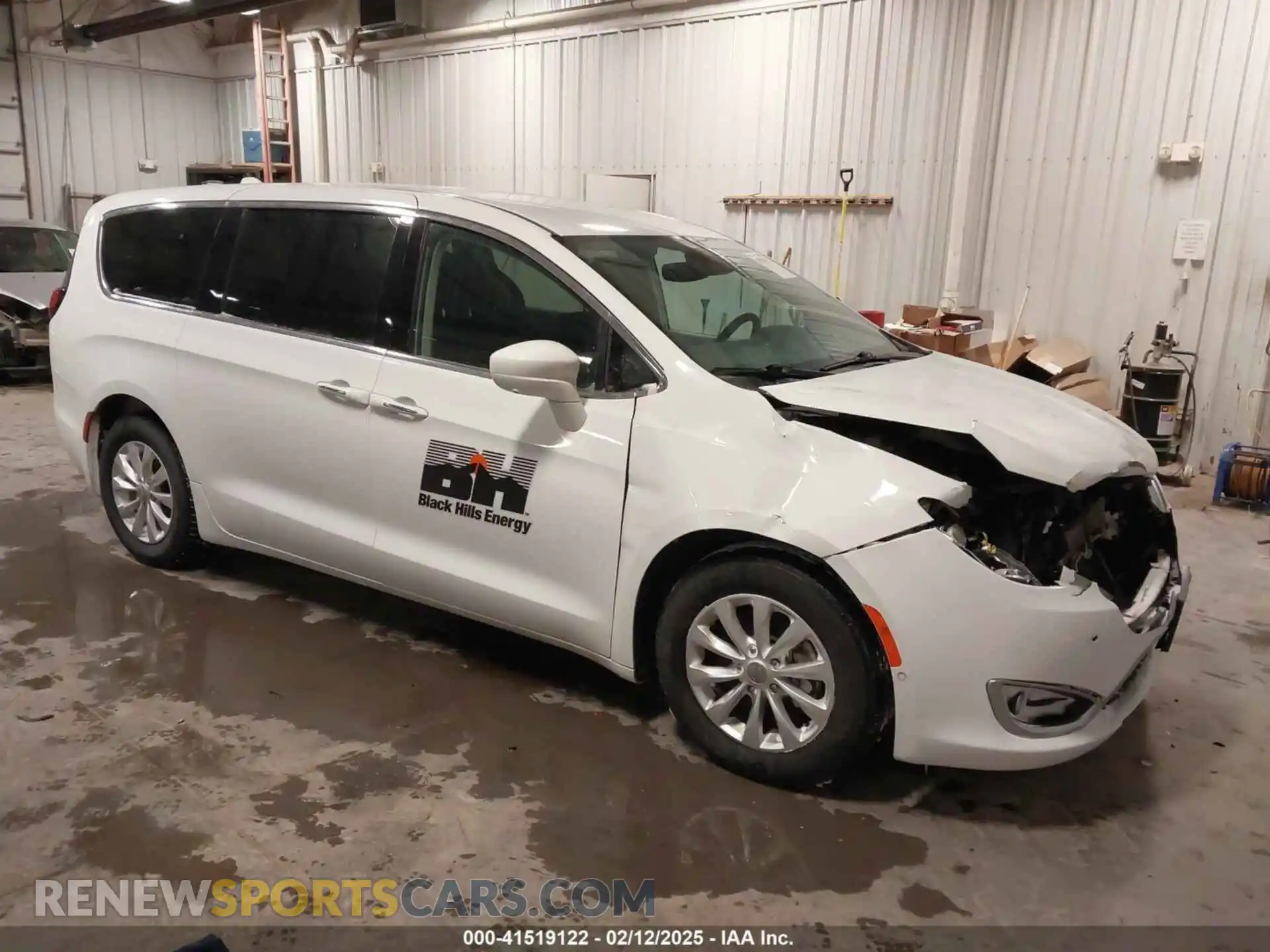 1 Photograph of a damaged car 2C4RC1FG7KR666242 CHRYSLER PACIFICA 2019