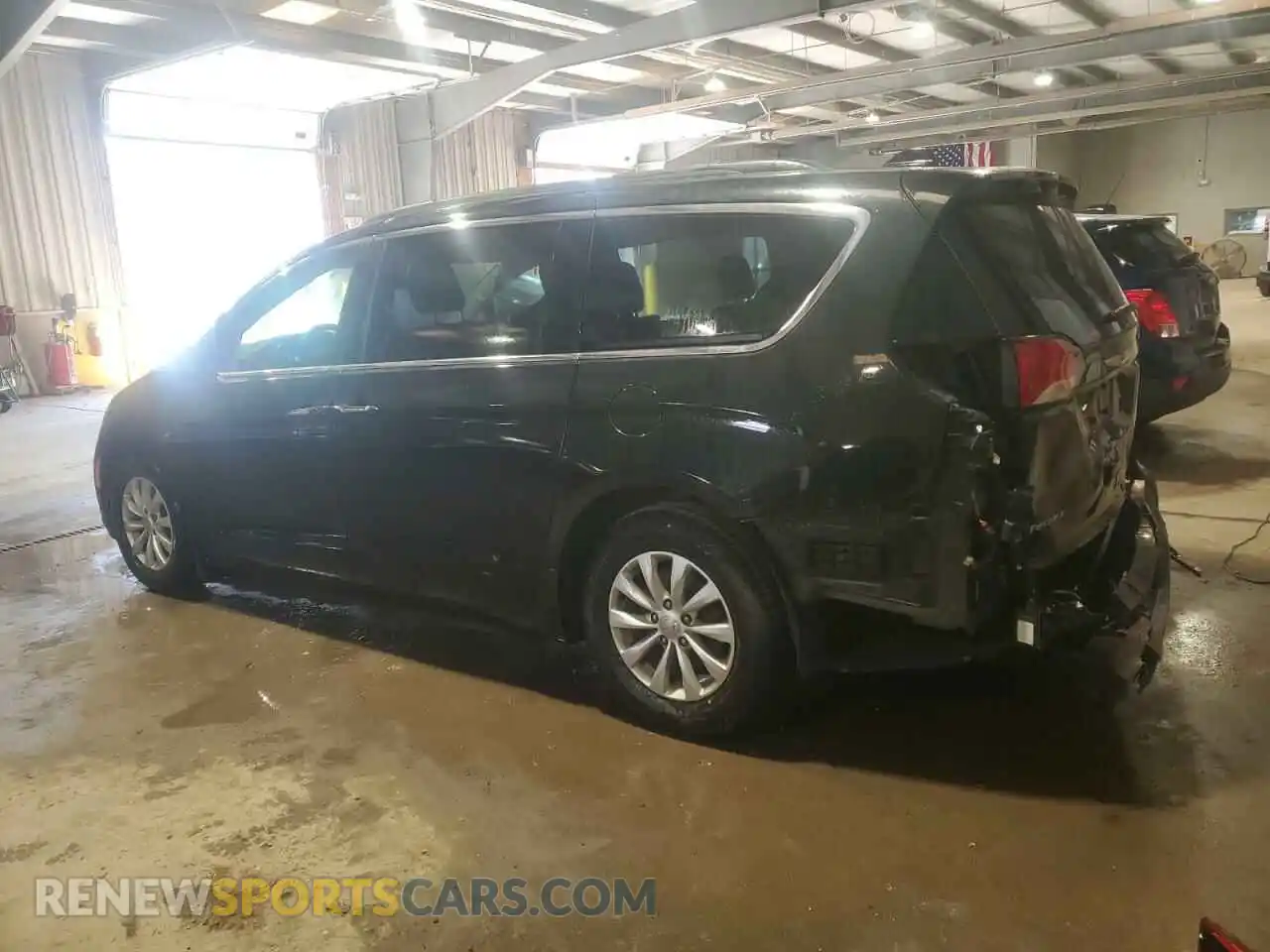 2 Photograph of a damaged car 2C4RC1FG8KR679002 CHRYSLER PACIFICA 2019
