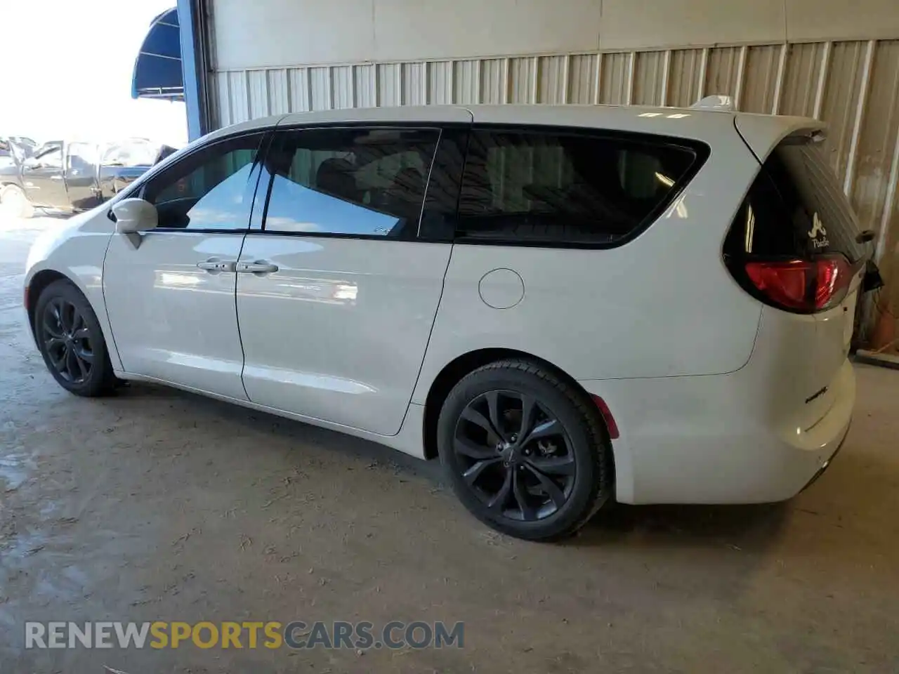 2 Photograph of a damaged car 2C4RC1FGXKR638774 CHRYSLER PACIFICA 2019