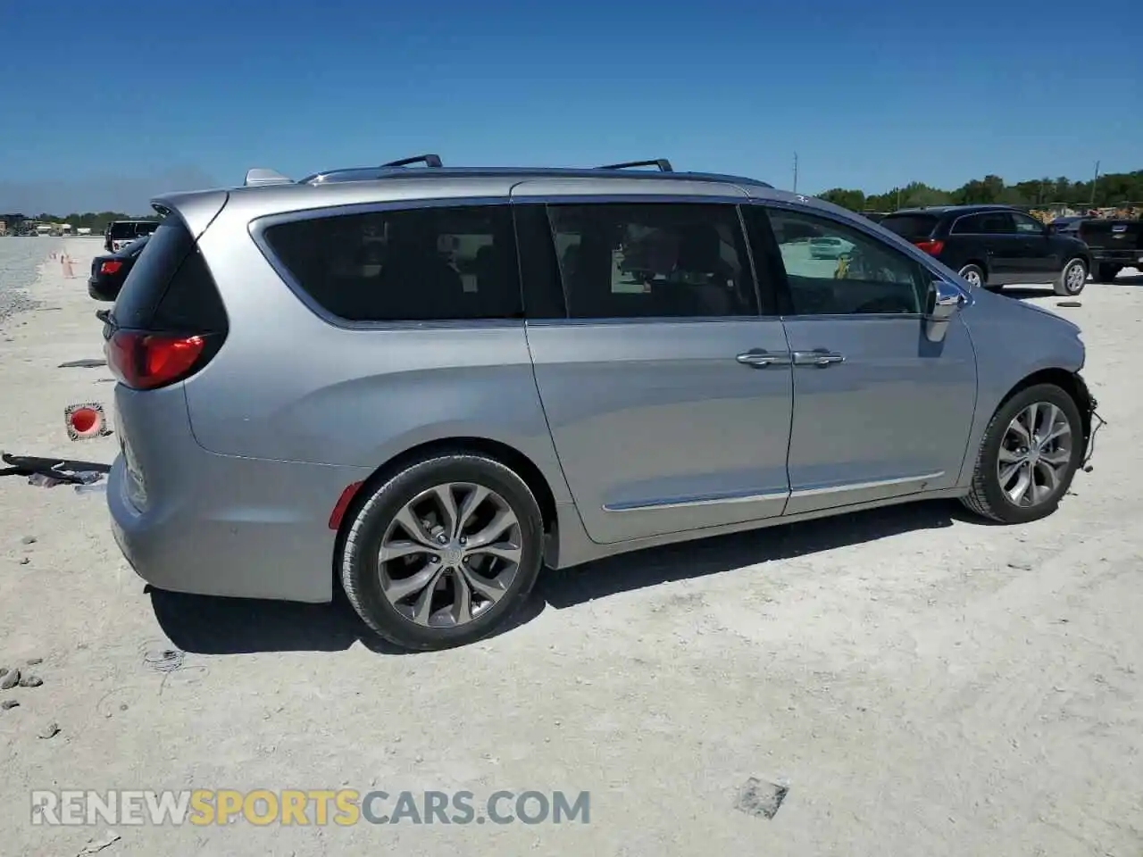 3 Photograph of a damaged car 2C4RC1GG1KR525567 CHRYSLER PACIFICA 2019