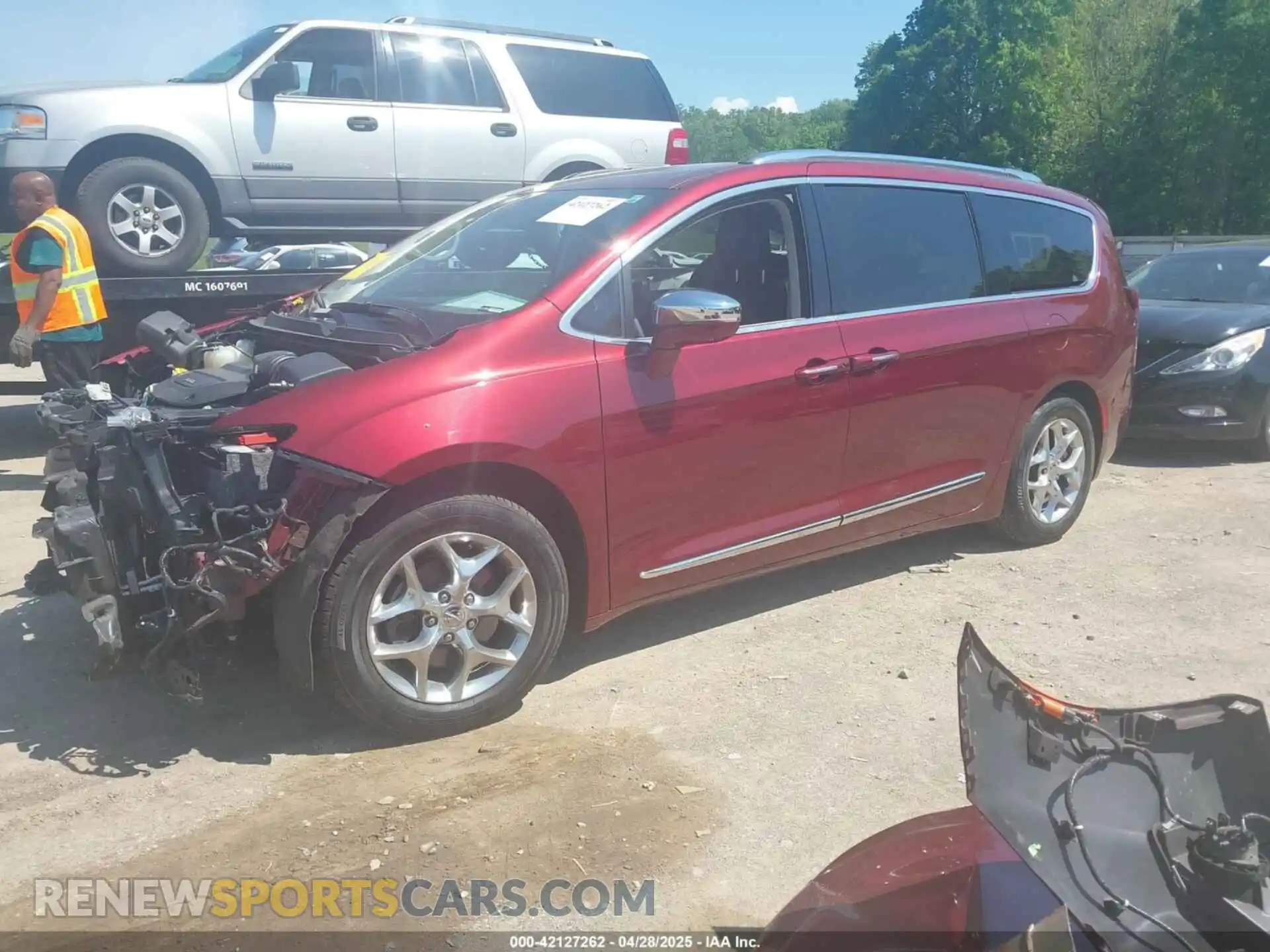2 Photograph of a damaged car 2C4RC1GG1KR552218 CHRYSLER PACIFICA 2019
