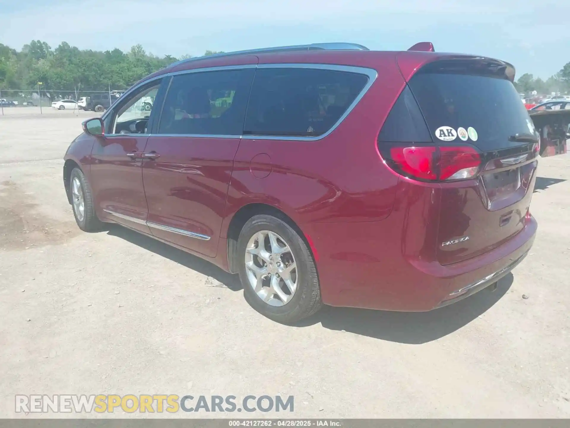 3 Photograph of a damaged car 2C4RC1GG1KR552218 CHRYSLER PACIFICA 2019
