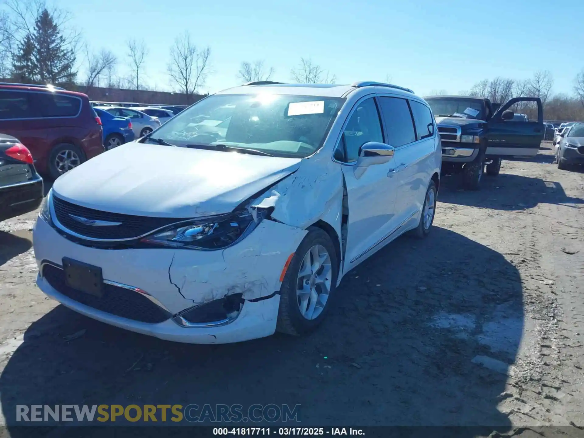 2 Photograph of a damaged car 2C4RC1GG5KR730969 CHRYSLER PACIFICA 2019