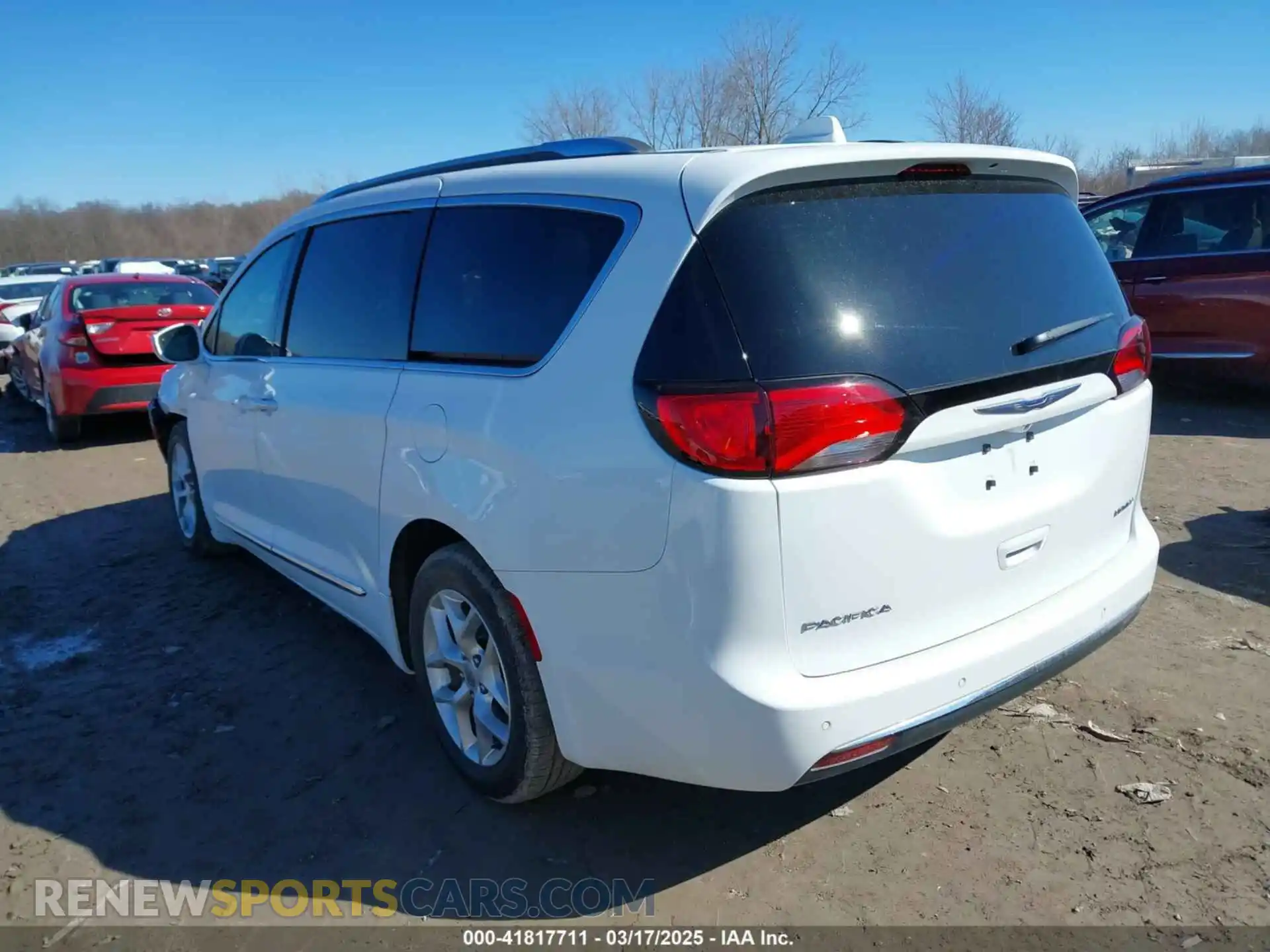 3 Photograph of a damaged car 2C4RC1GG5KR730969 CHRYSLER PACIFICA 2019