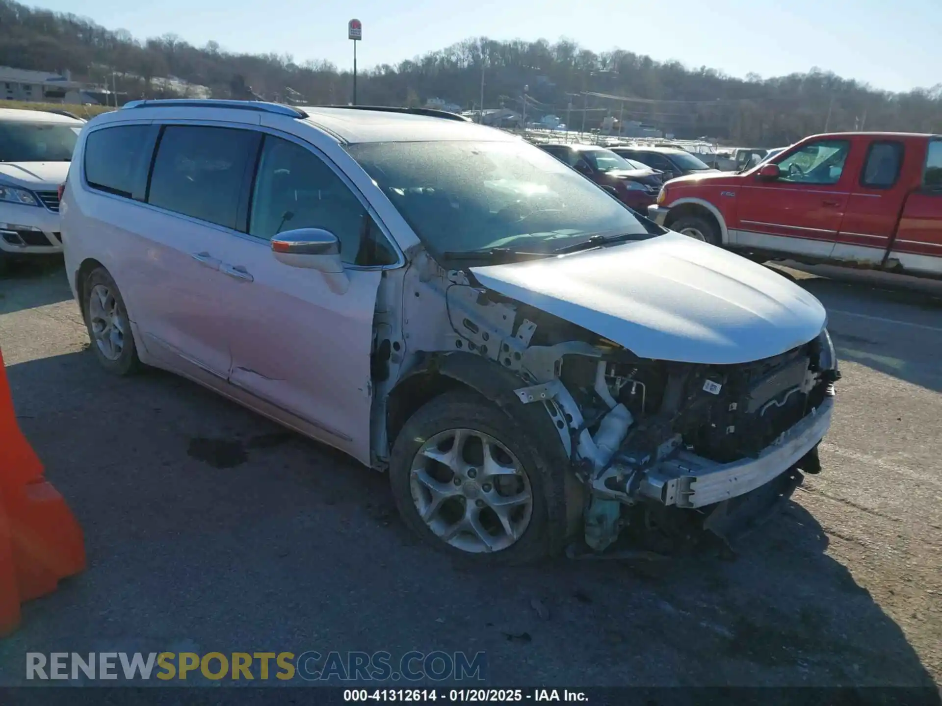 1 Photograph of a damaged car 2C4RC1GG6KR730513 CHRYSLER PACIFICA 2019