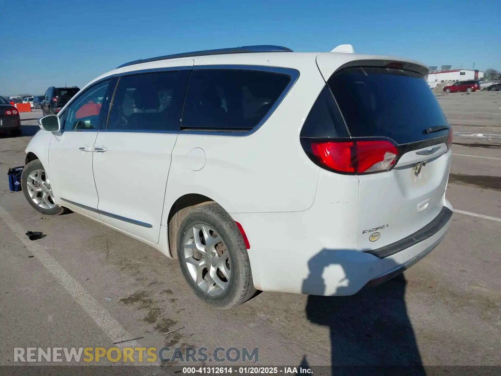 3 Photograph of a damaged car 2C4RC1GG6KR730513 CHRYSLER PACIFICA 2019