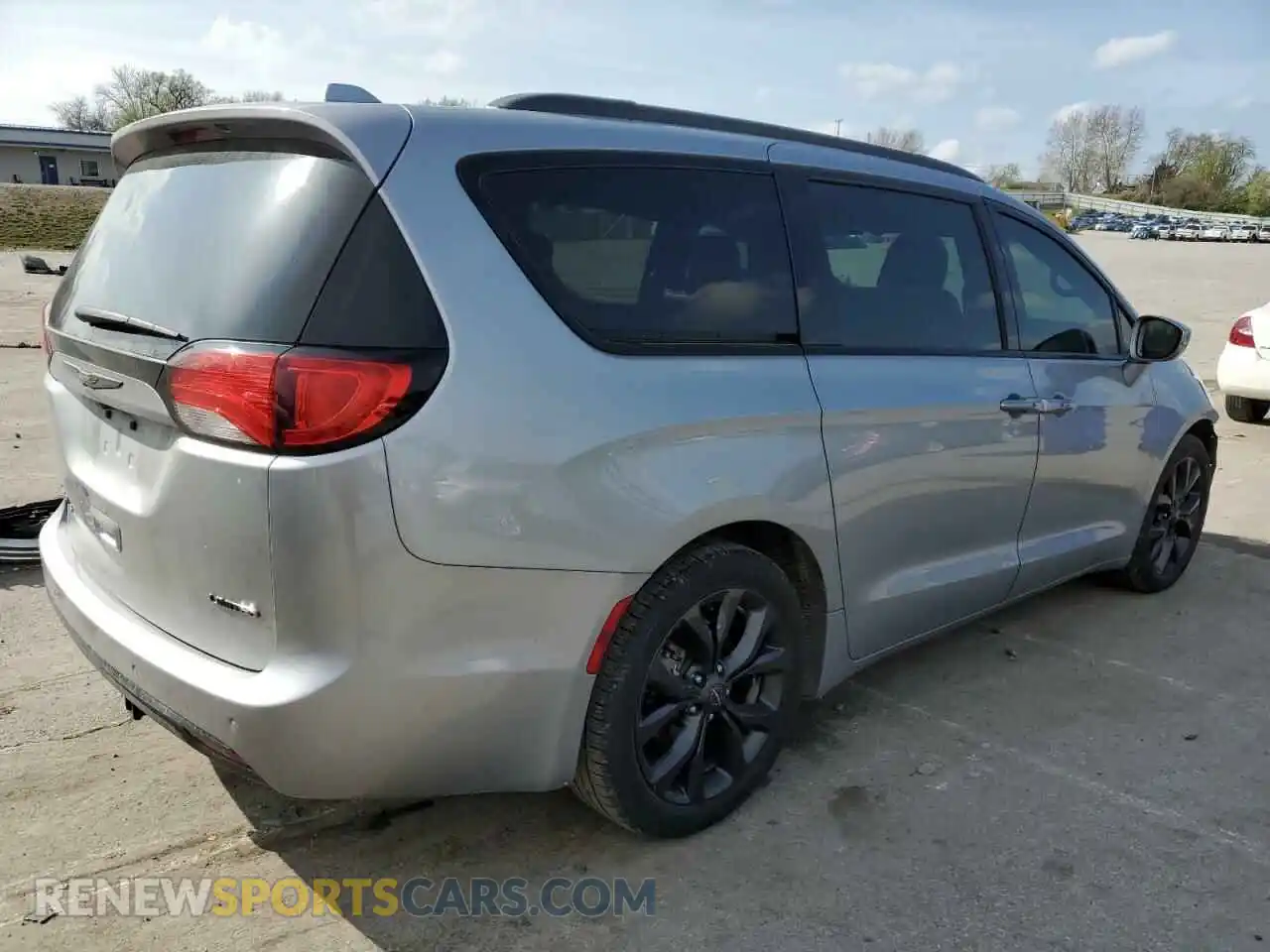 3 Photograph of a damaged car 2C4RC1GG8KR720288 CHRYSLER PACIFICA 2019