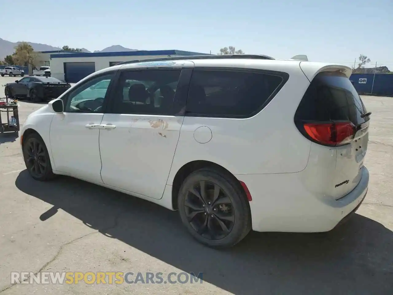 2 Фотография поврежденного автомобиля 2C4RC1BG0LR232767 CHRYSLER PACIFICA 2020