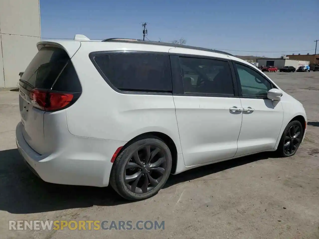 3 Фотография поврежденного автомобиля 2C4RC1BG0LR232767 CHRYSLER PACIFICA 2020