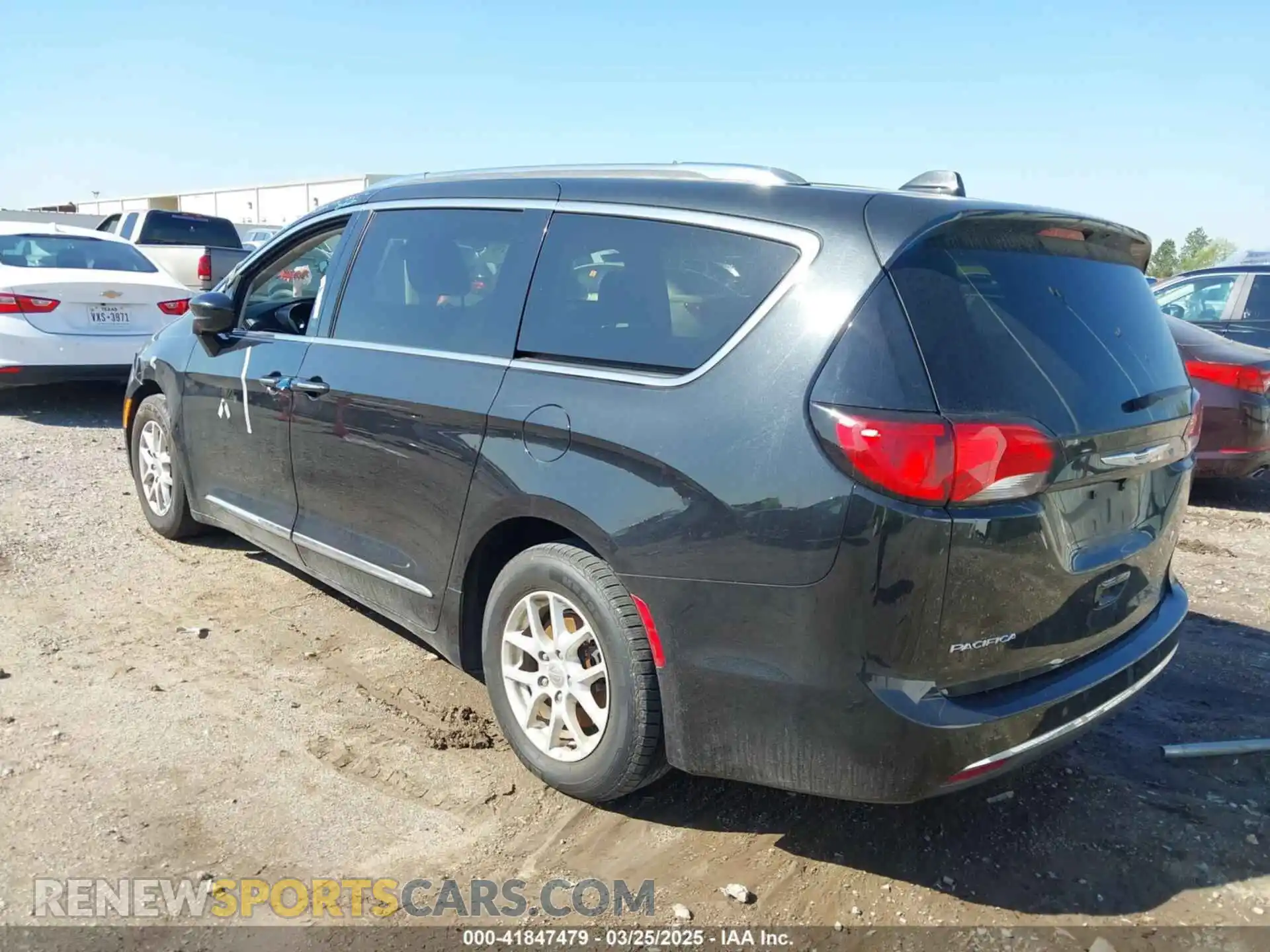 3 Photograph of a damaged car 2C4RC1BG0LR276333 CHRYSLER PACIFICA 2020