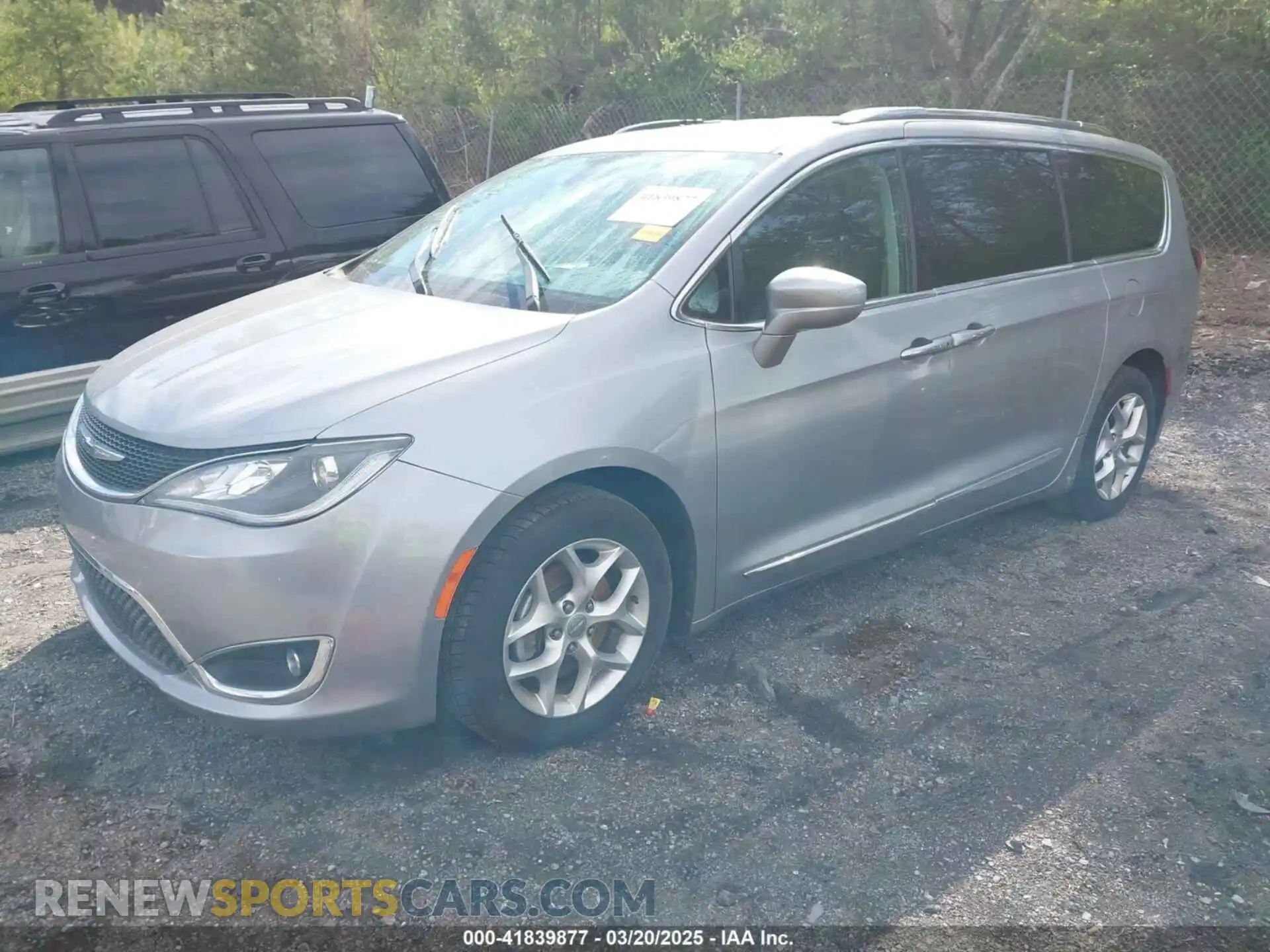 2 Photograph of a damaged car 2C4RC1BG1LR114193 CHRYSLER PACIFICA 2020
