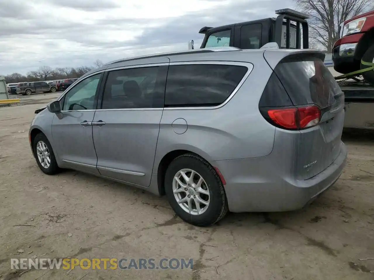 2 Photograph of a damaged car 2C4RC1BG1LR115912 CHRYSLER PACIFICA 2020