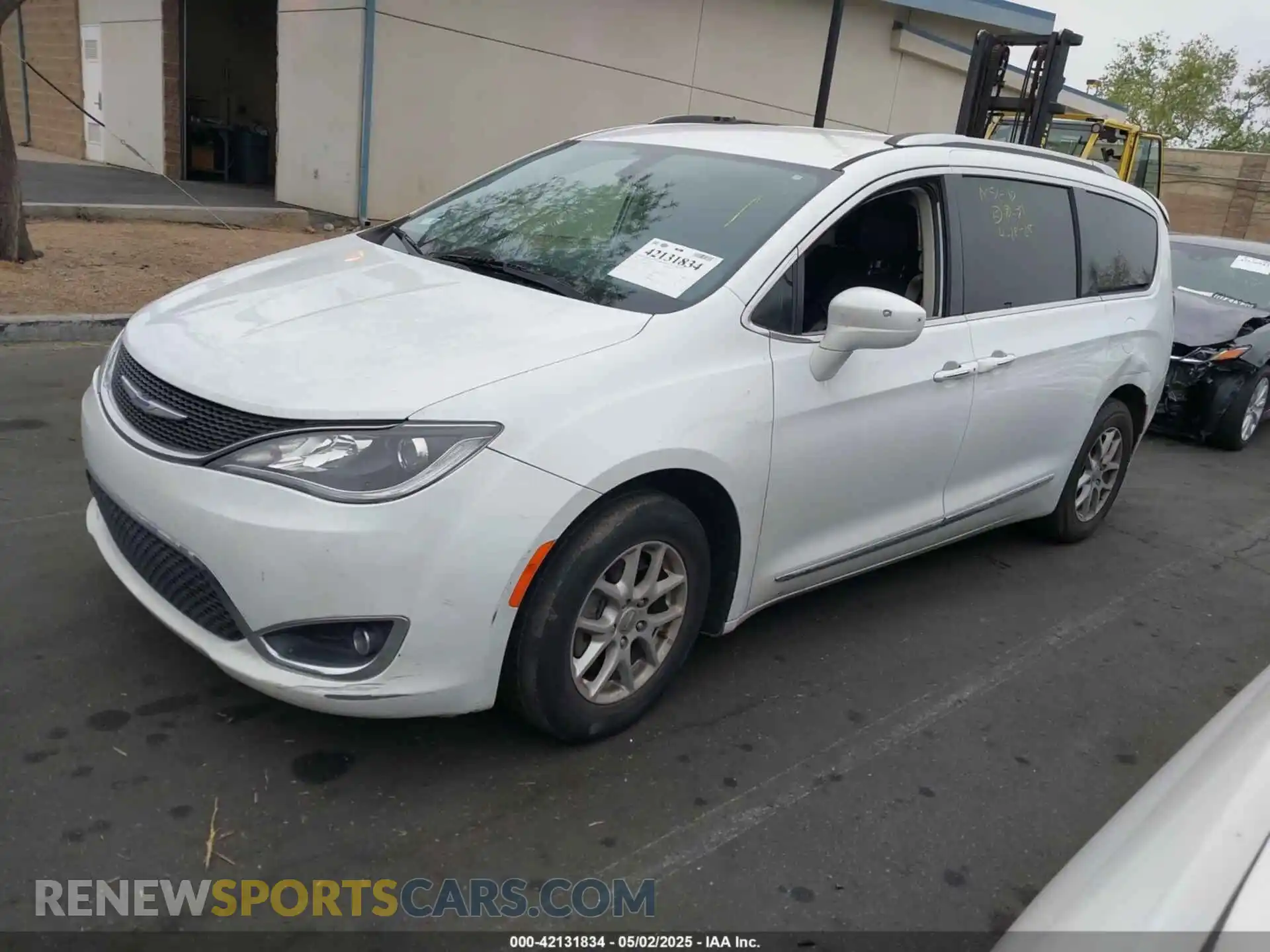 2 Photograph of a damaged car 2C4RC1BG2LR134646 CHRYSLER PACIFICA 2020