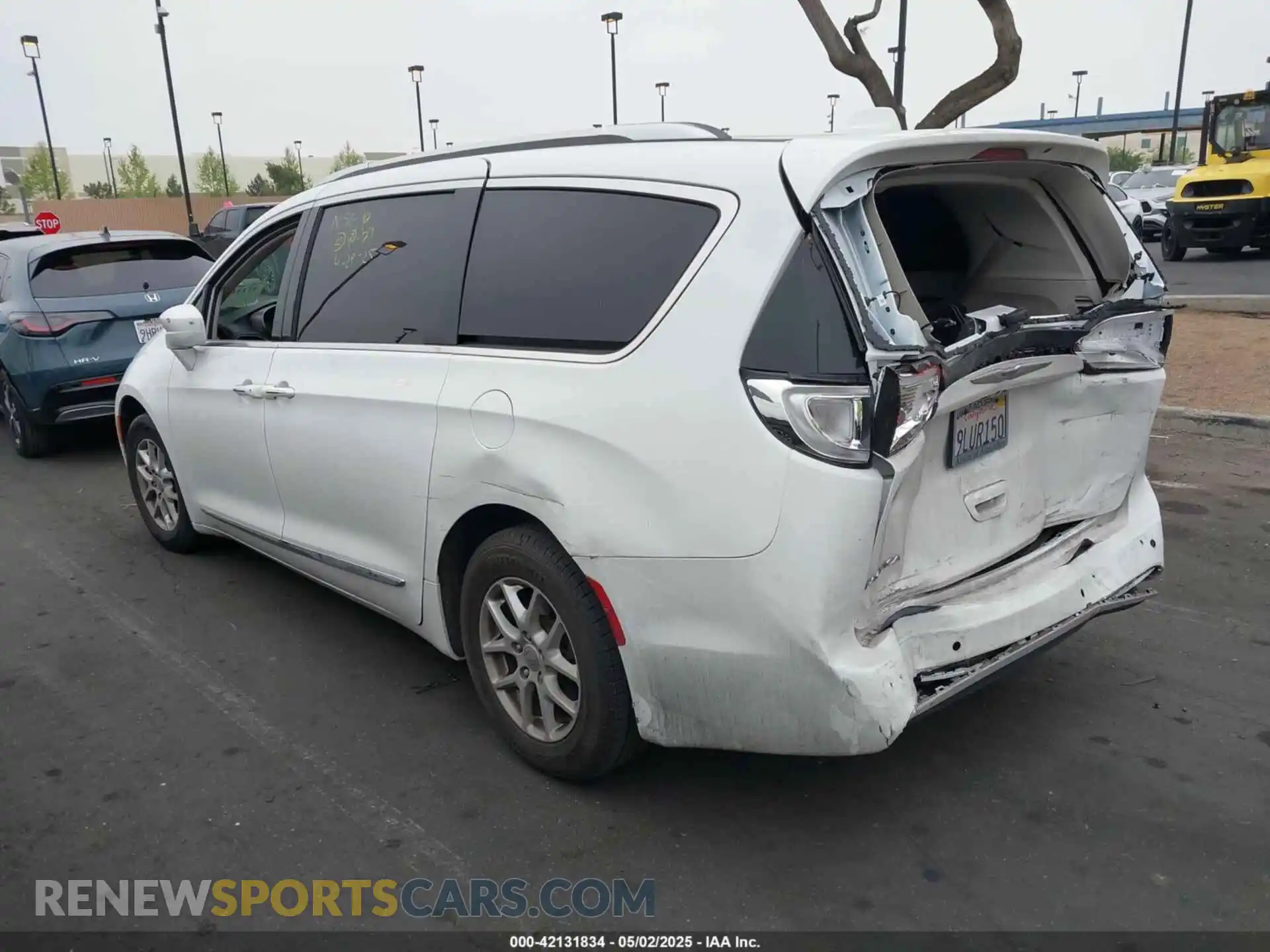 3 Photograph of a damaged car 2C4RC1BG2LR134646 CHRYSLER PACIFICA 2020
