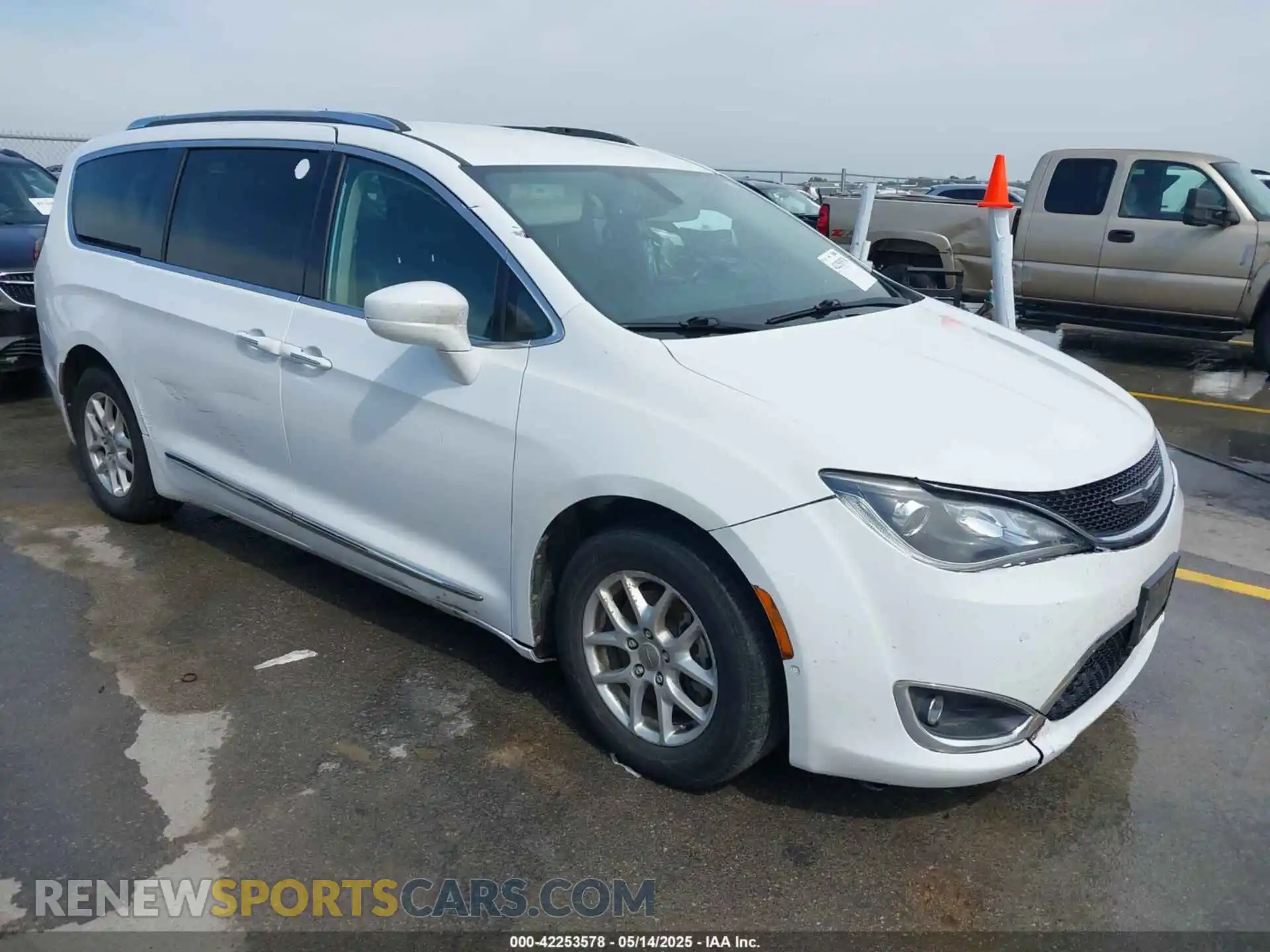 1 Photograph of a damaged car 2C4RC1BG3LR115250 CHRYSLER PACIFICA 2020