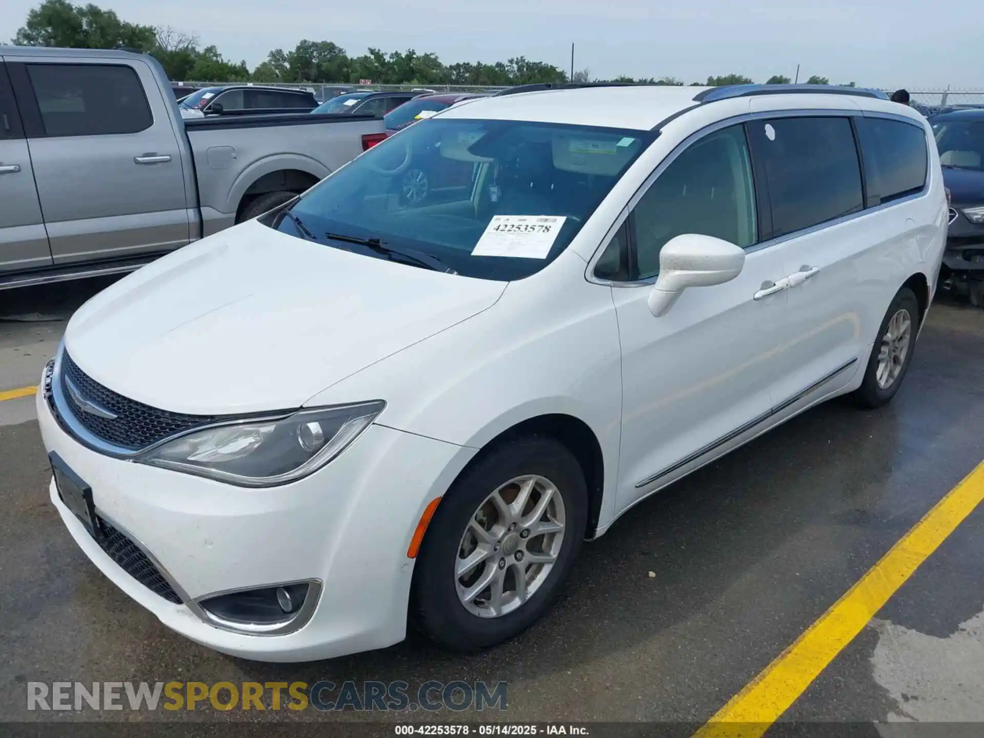 2 Photograph of a damaged car 2C4RC1BG3LR115250 CHRYSLER PACIFICA 2020
