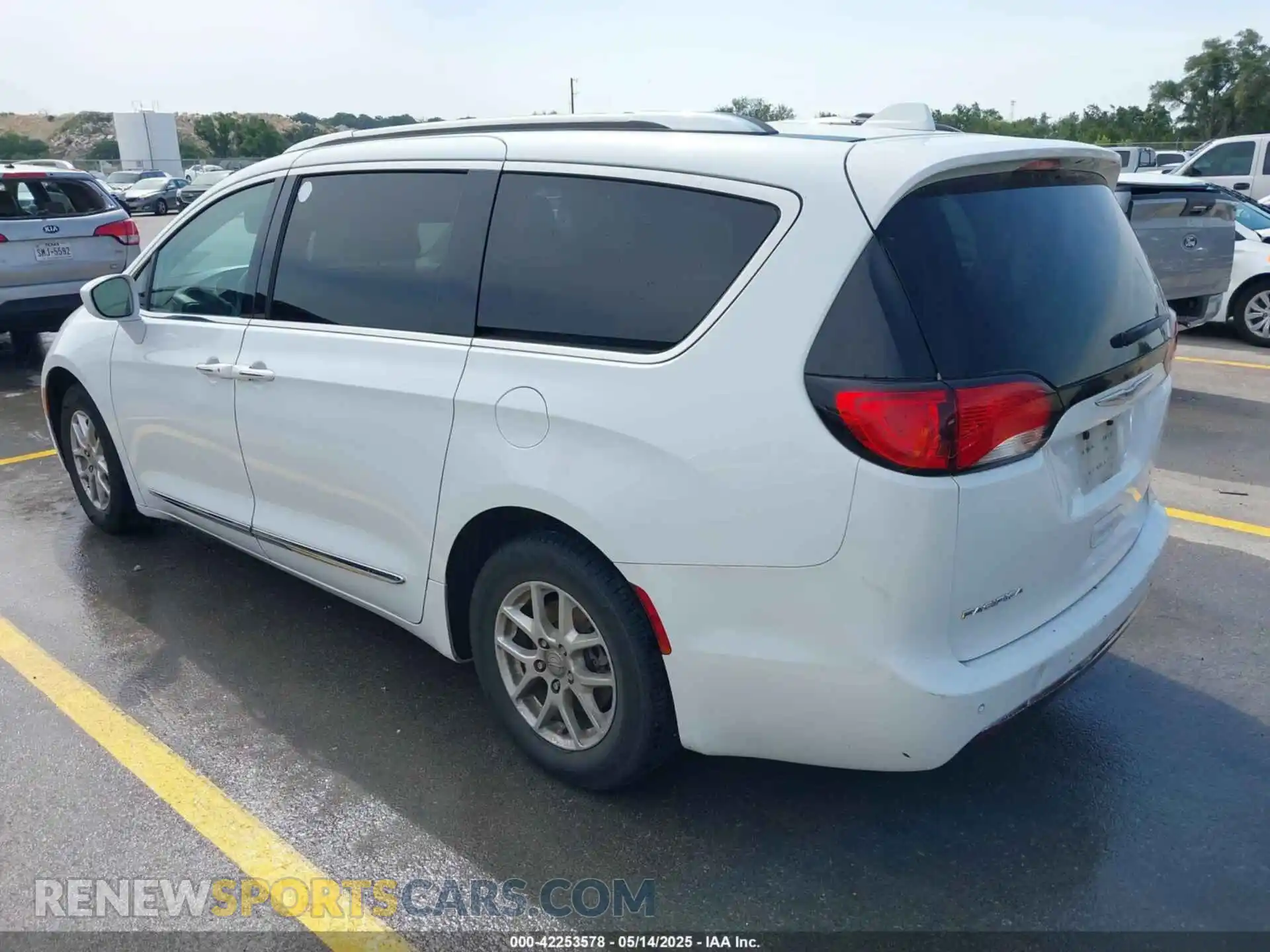 3 Photograph of a damaged car 2C4RC1BG3LR115250 CHRYSLER PACIFICA 2020