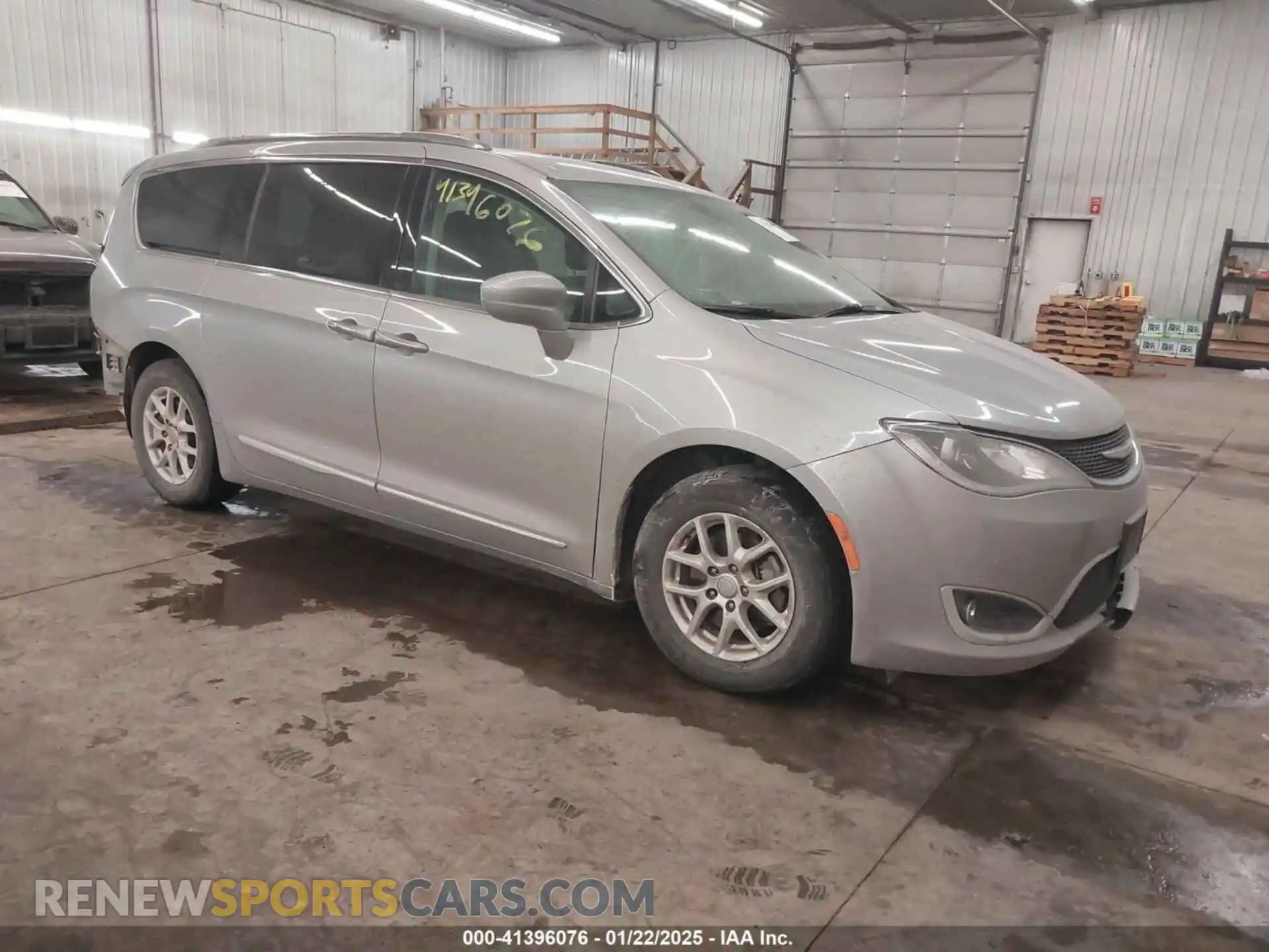 1 Photograph of a damaged car 2C4RC1BG3LR272471 CHRYSLER PACIFICA 2020