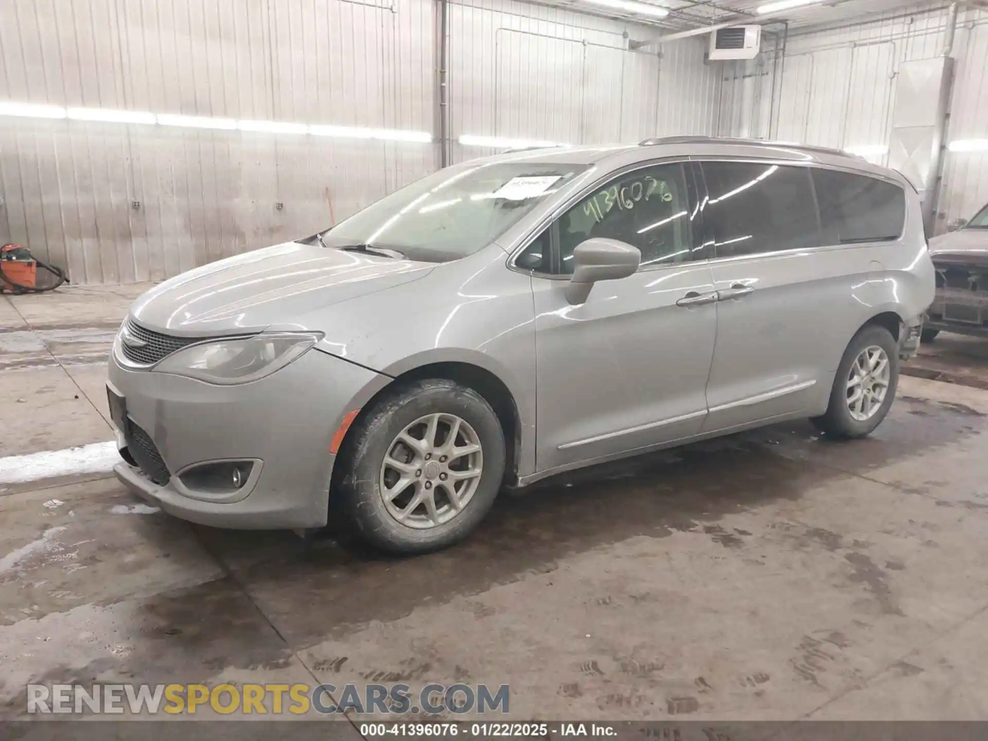 2 Photograph of a damaged car 2C4RC1BG3LR272471 CHRYSLER PACIFICA 2020