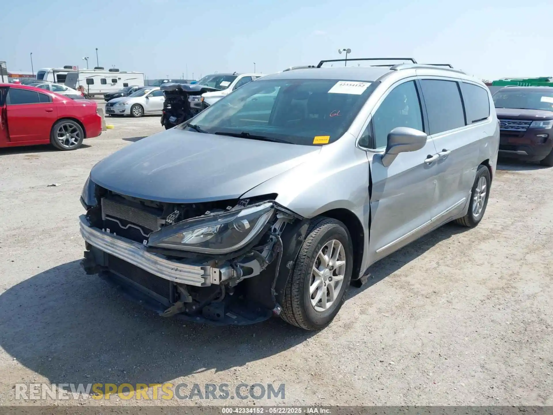 2 Photograph of a damaged car 2C4RC1BG3LR285642 CHRYSLER PACIFICA 2020