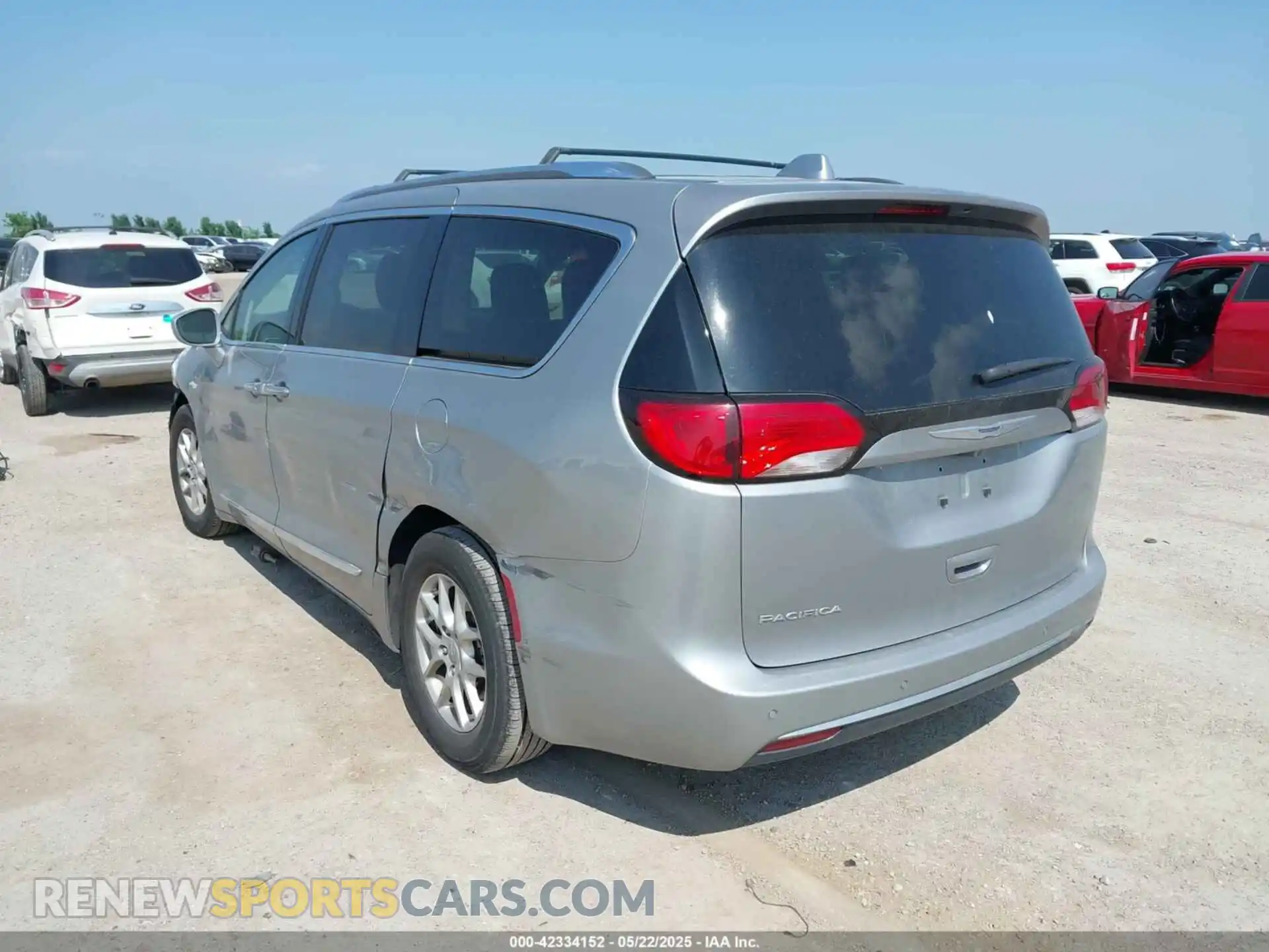 3 Photograph of a damaged car 2C4RC1BG3LR285642 CHRYSLER PACIFICA 2020