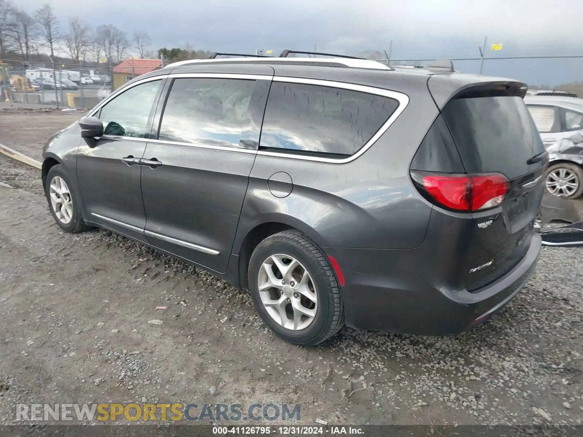 3 Photograph of a damaged car 2C4RC1BG5LR223580 CHRYSLER PACIFICA 2020