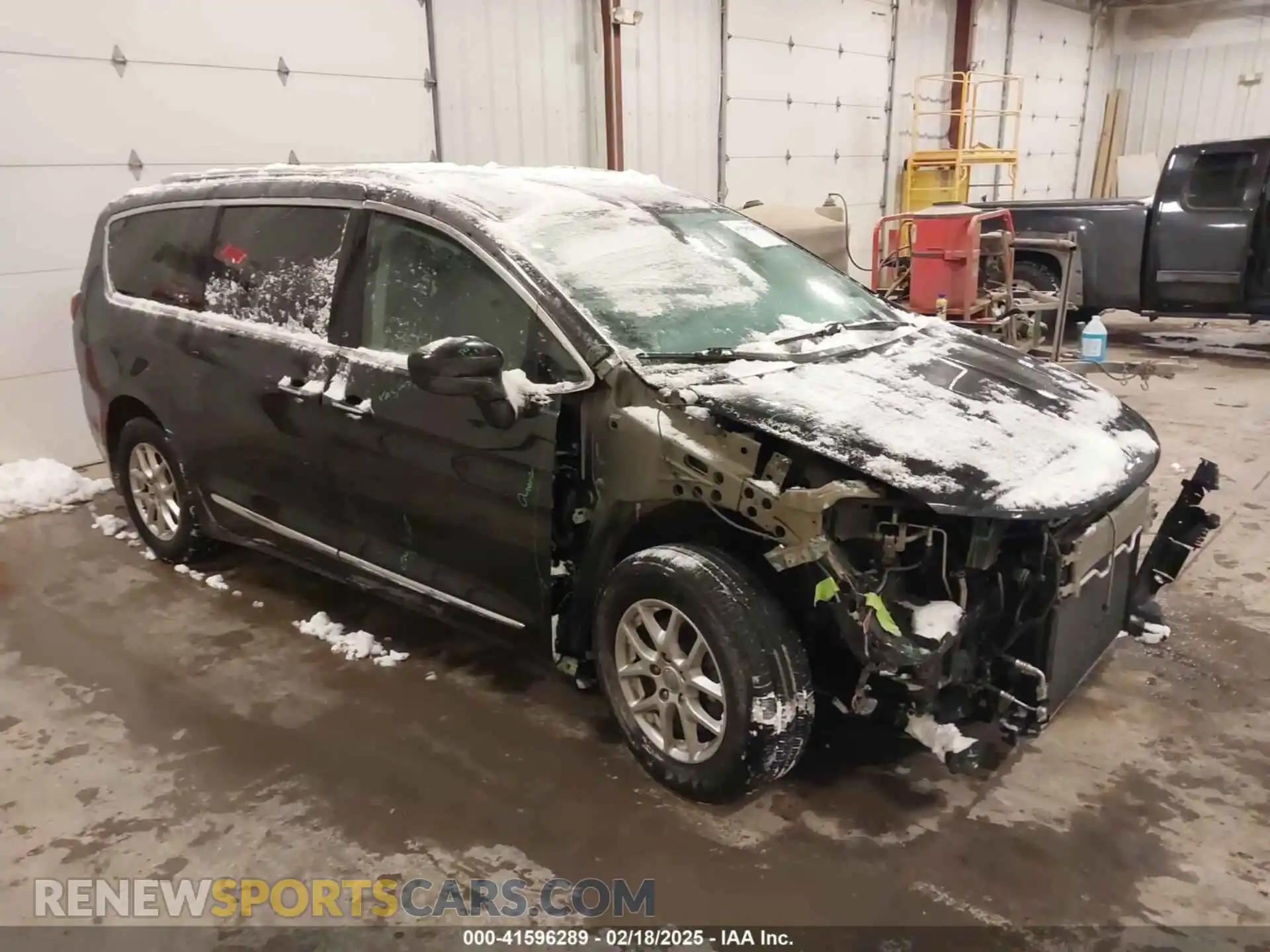 1 Photograph of a damaged car 2C4RC1BG5LR266591 CHRYSLER PACIFICA 2020
