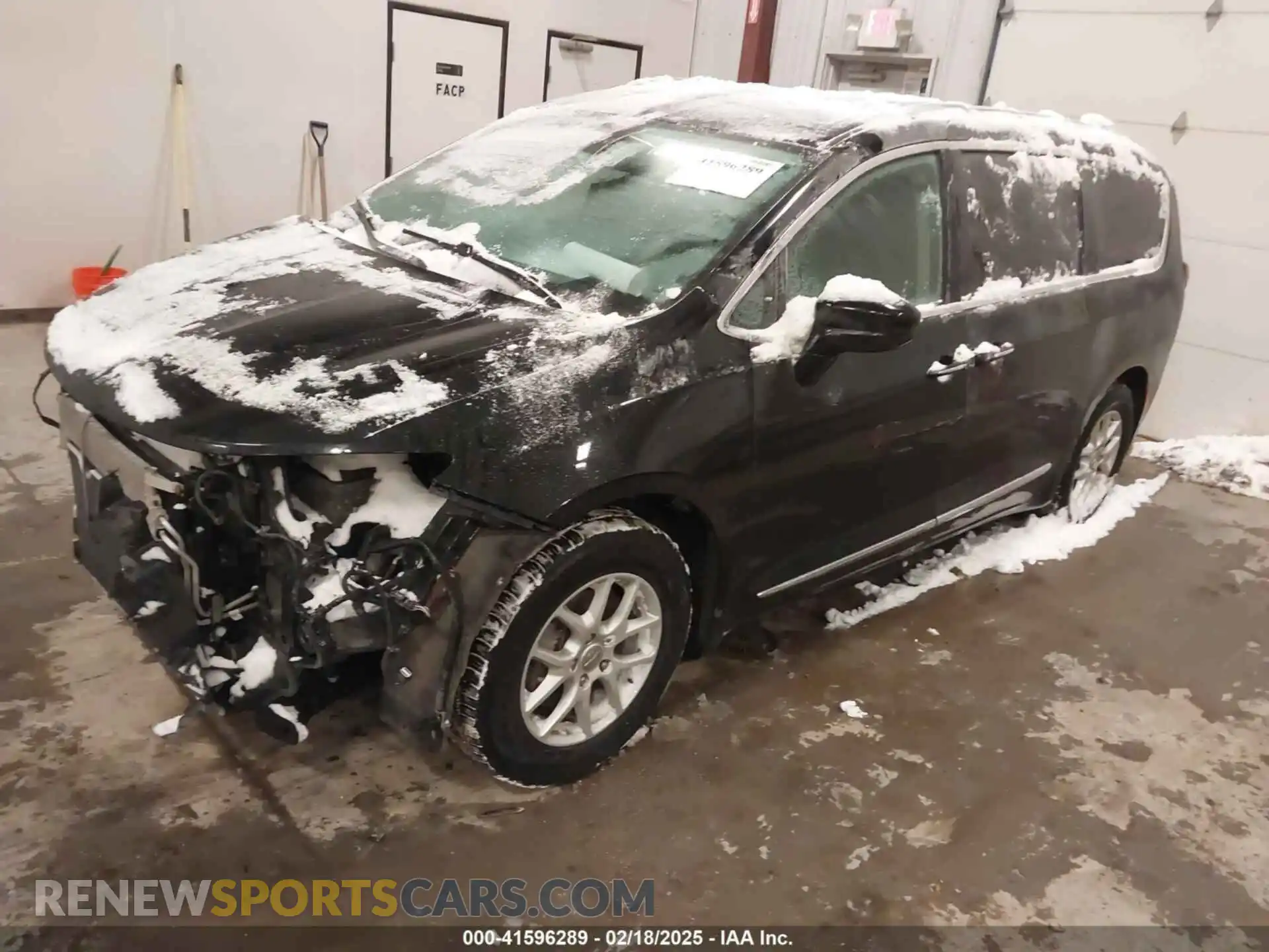 2 Photograph of a damaged car 2C4RC1BG5LR266591 CHRYSLER PACIFICA 2020