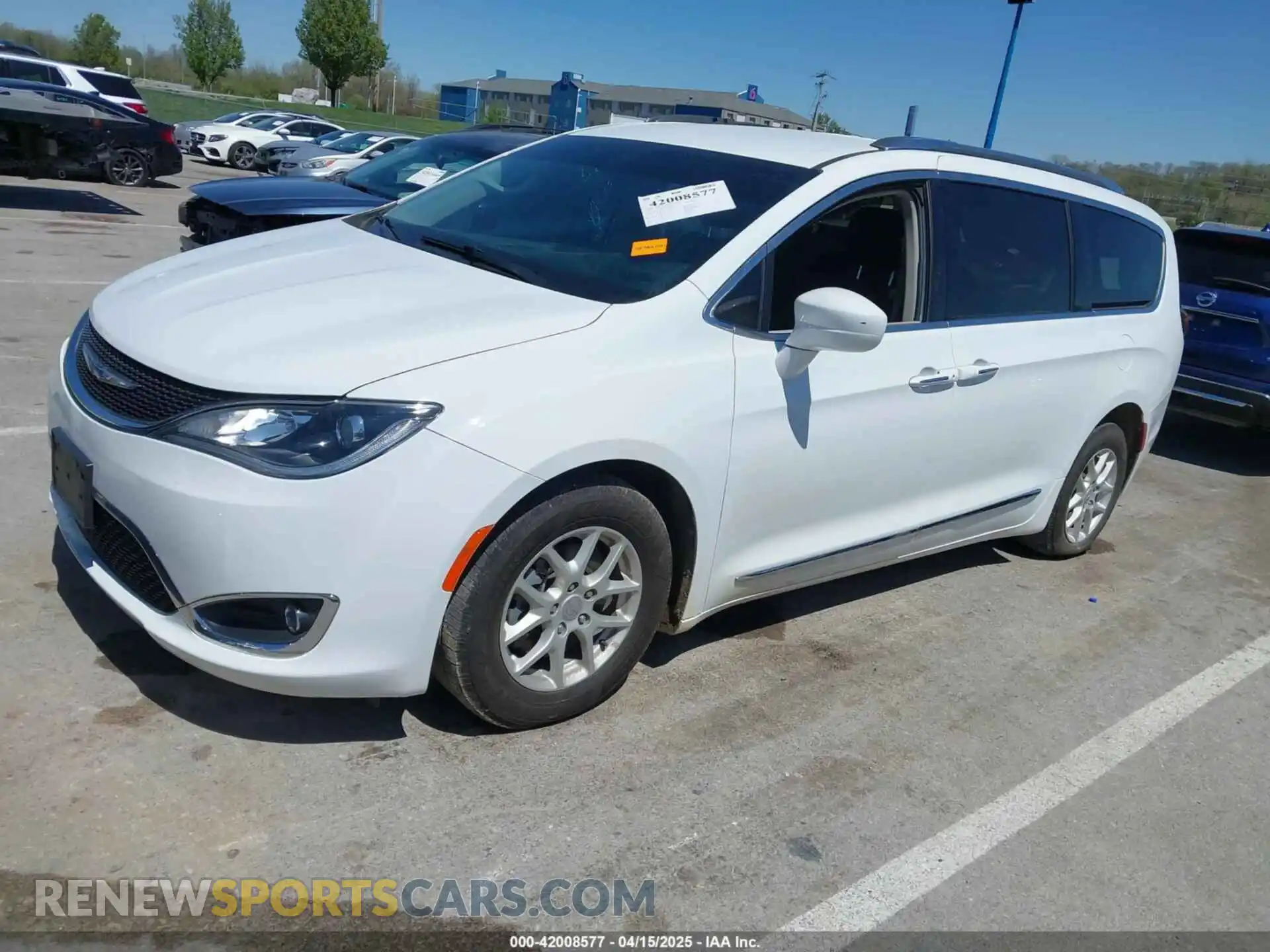 2 Photograph of a damaged car 2C4RC1BG6LR125156 CHRYSLER PACIFICA 2020