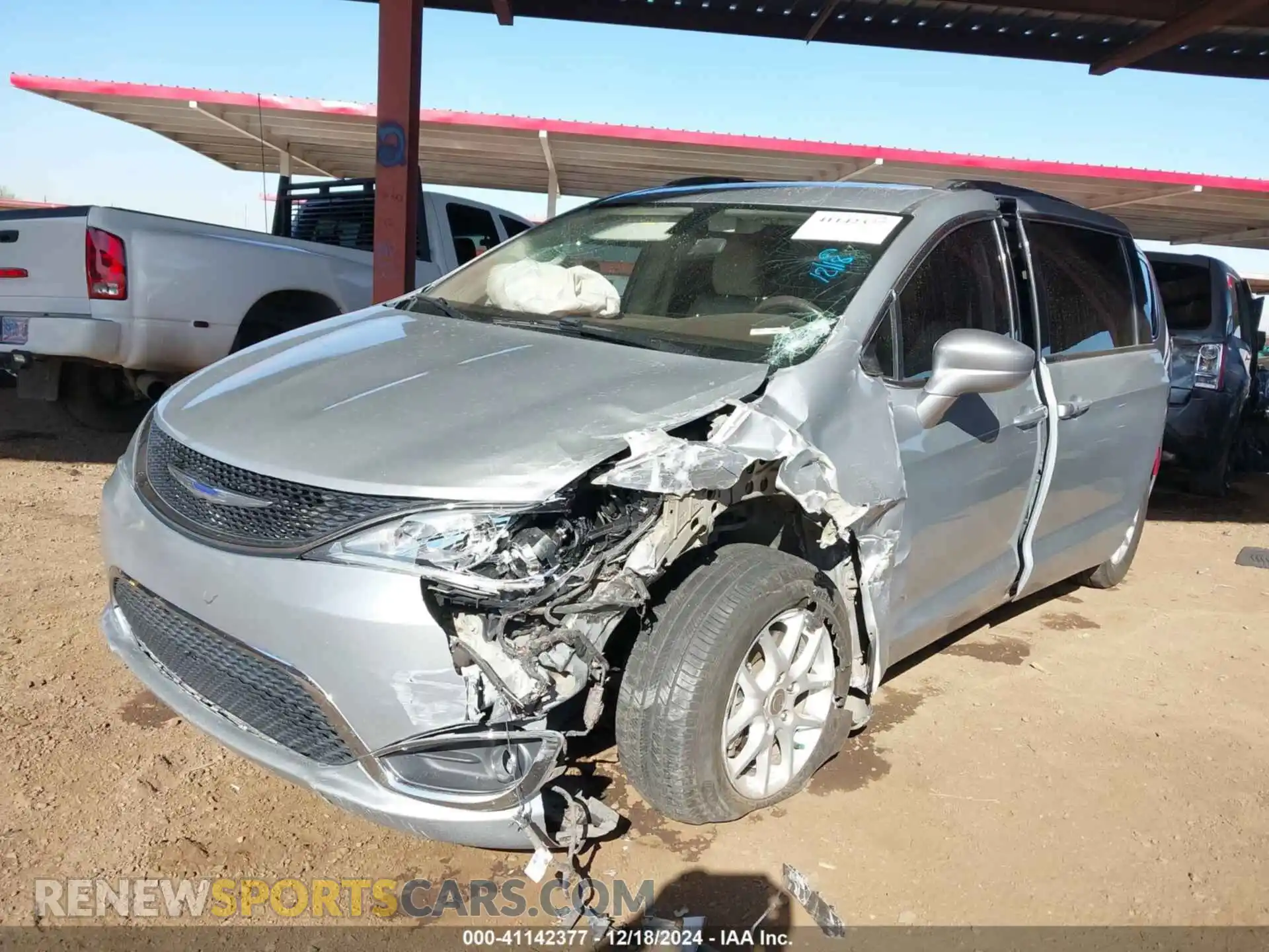 2 Photograph of a damaged car 2C4RC1BGXLR103757 CHRYSLER PACIFICA 2020