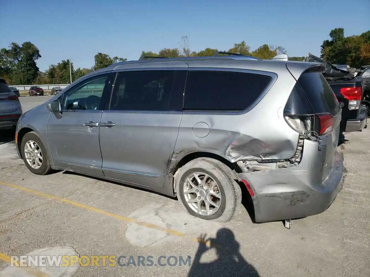 2 Photograph of a damaged car 2C4RC1BGXLR130697 CHRYSLER PACIFICA 2020