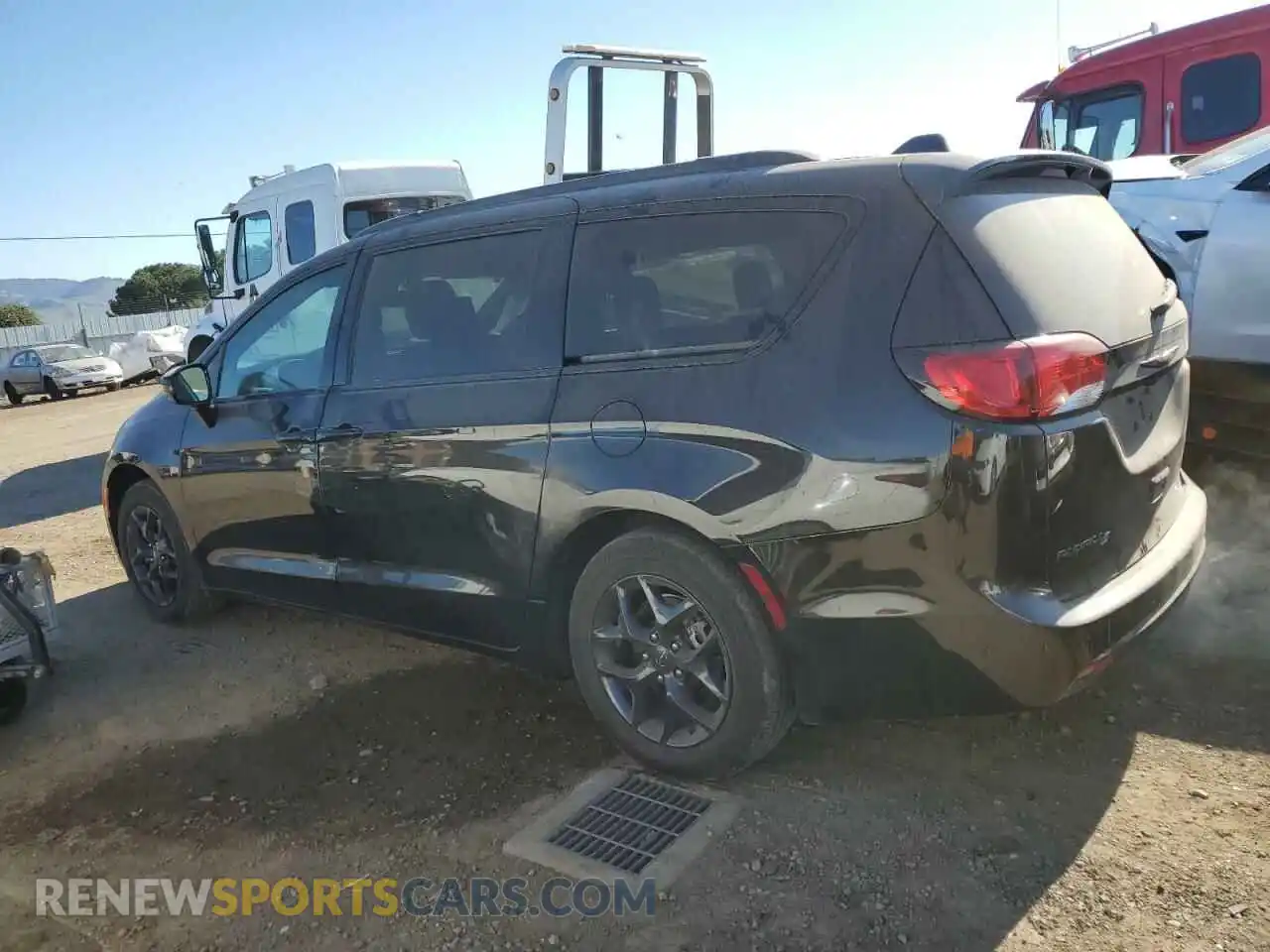 2 Photograph of a damaged car 2C4RC1EG0LR146807 CHRYSLER PACIFICA 2020