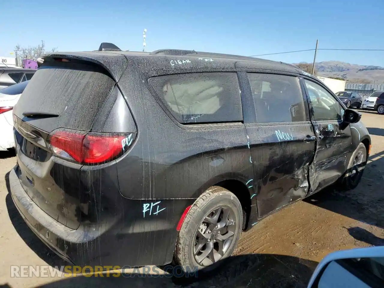 3 Photograph of a damaged car 2C4RC1EG0LR146807 CHRYSLER PACIFICA 2020