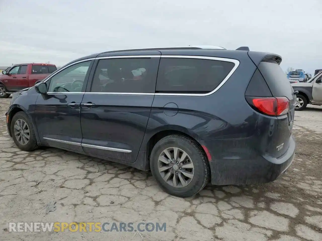 2 Photograph of a damaged car 2C4RC1EG3LR172818 CHRYSLER PACIFICA 2020