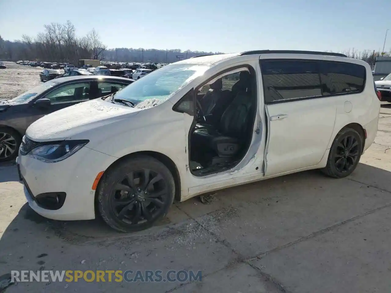1 Photograph of a damaged car 2C4RC1EG3LR250353 CHRYSLER PACIFICA 2020
