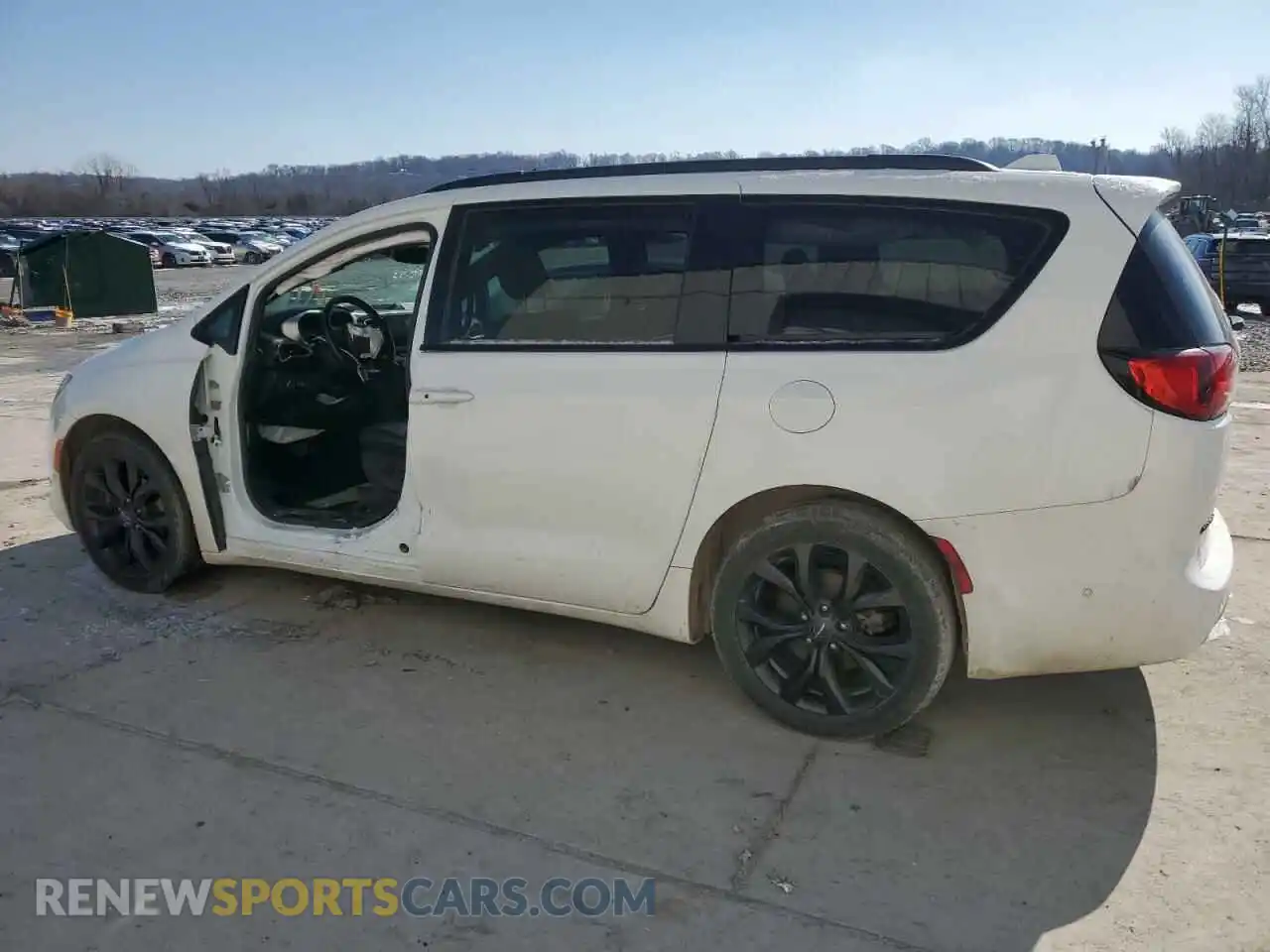 2 Photograph of a damaged car 2C4RC1EG3LR250353 CHRYSLER PACIFICA 2020