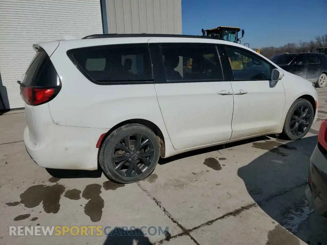 3 Photograph of a damaged car 2C4RC1EG3LR250353 CHRYSLER PACIFICA 2020