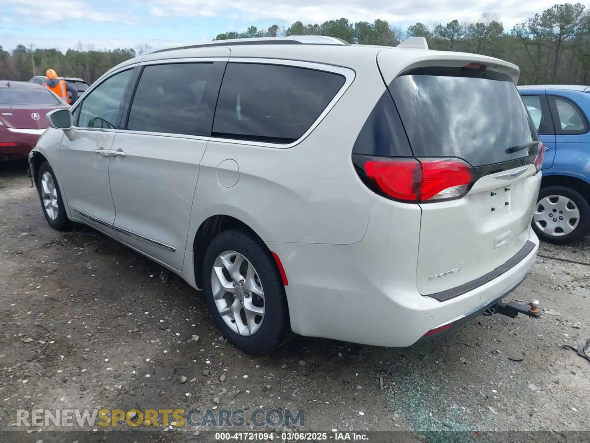 3 Photograph of a damaged car 2C4RC1EG5LR286819 CHRYSLER PACIFICA 2020