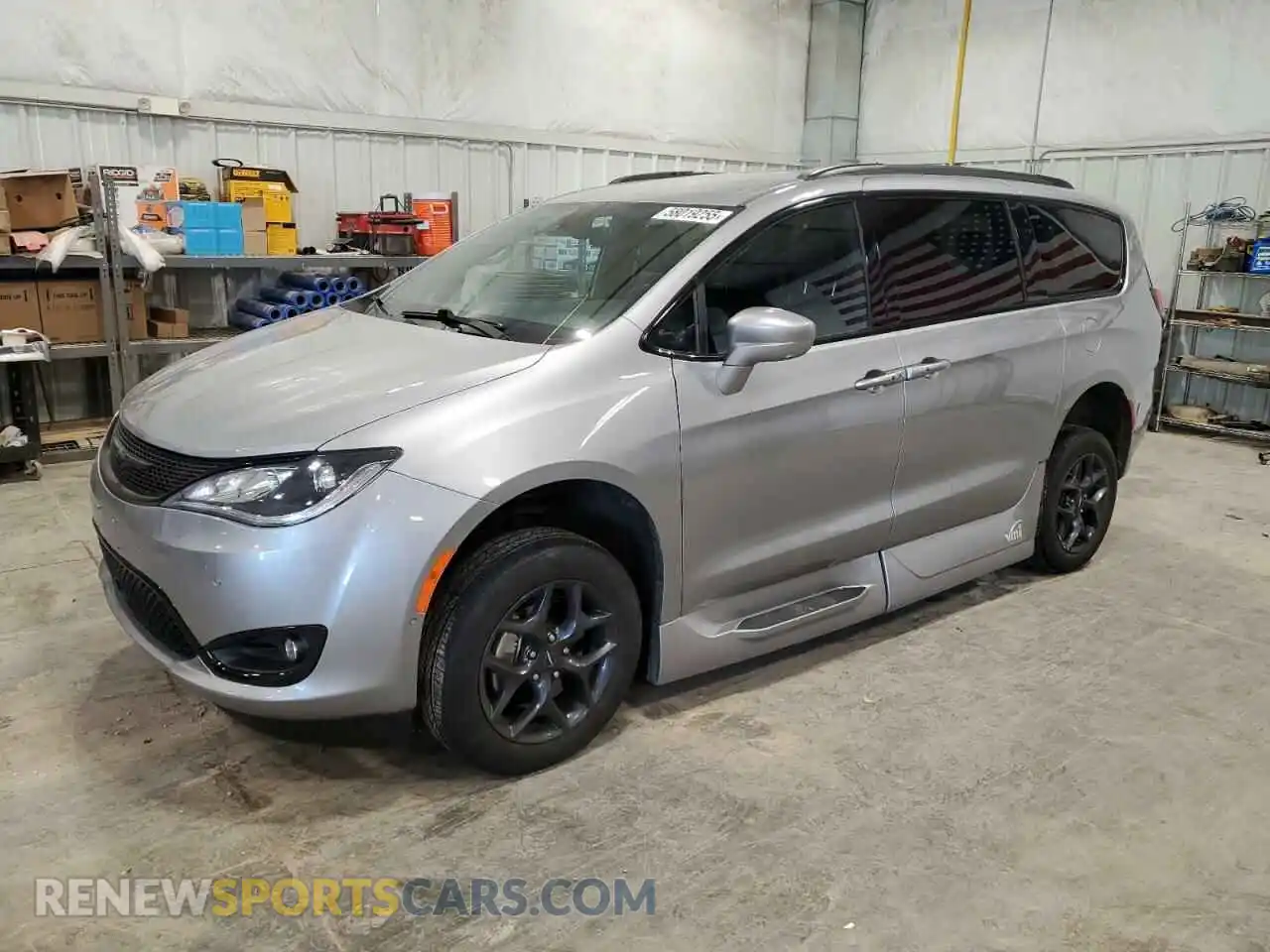 1 Фотография поврежденного автомобиля 2C4RC1EG6LR116405 CHRYSLER PACIFICA 2020