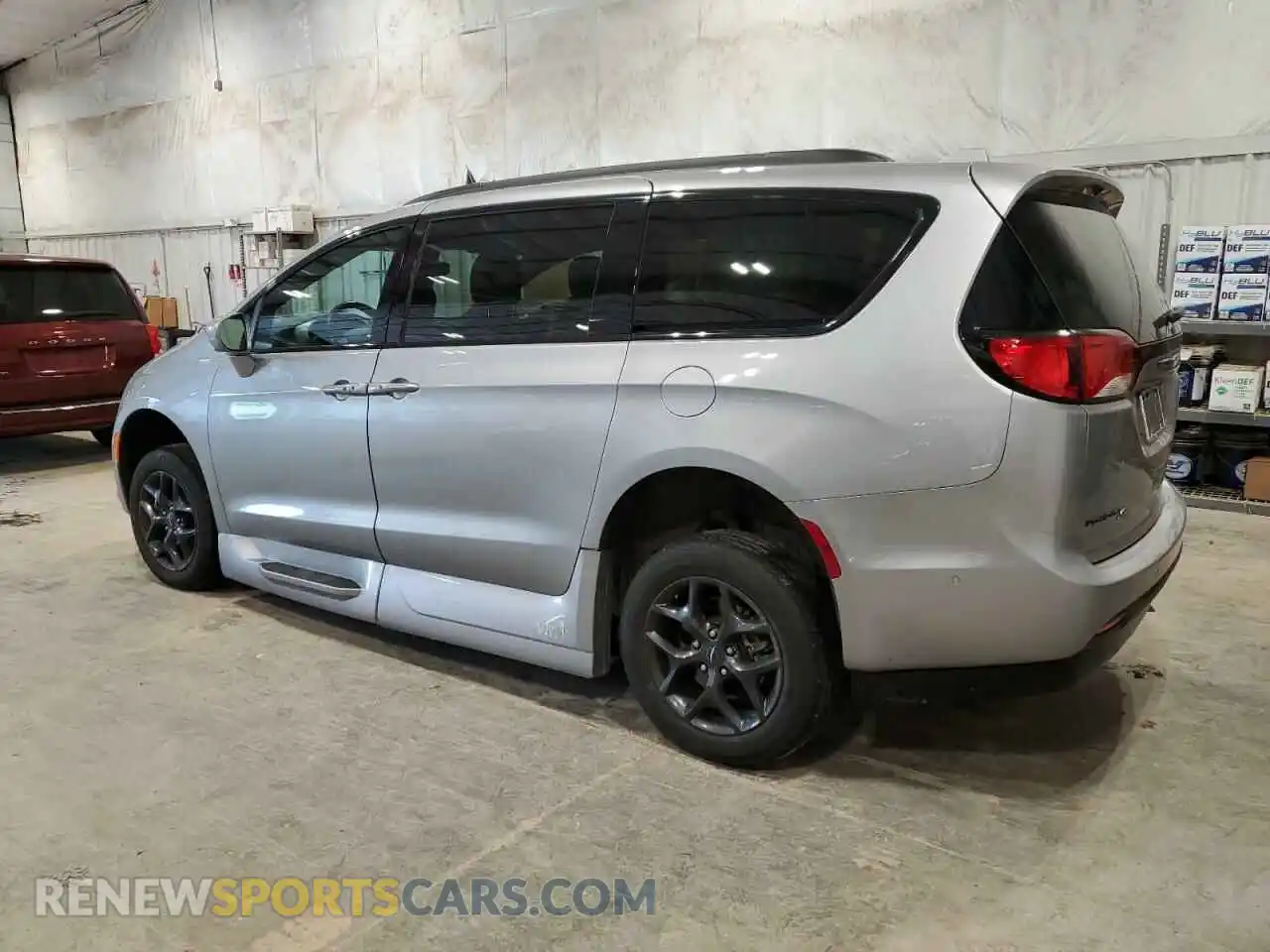 2 Фотография поврежденного автомобиля 2C4RC1EG6LR116405 CHRYSLER PACIFICA 2020